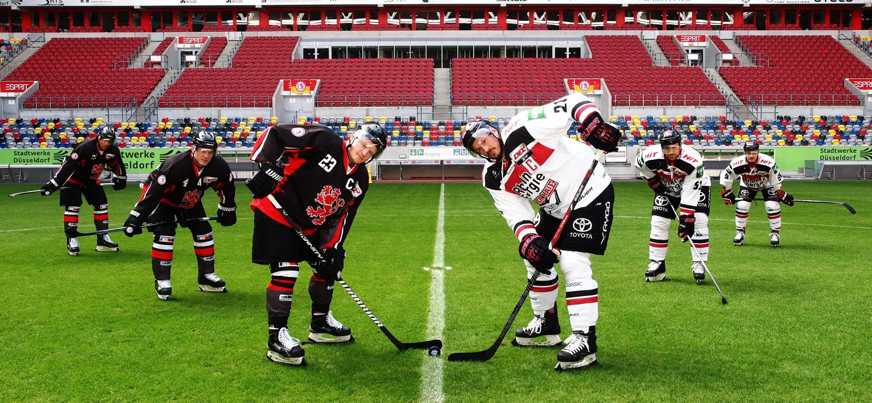 Düsseldorfs Daniel Kreutzer (Mitte links) und Kölns John Tripp (Mitte rechts) in dem Düsseldorfer Fußballstadion. Dort wird schon alles für das große Spiel vorbereitet. Foto: delwintergame.de