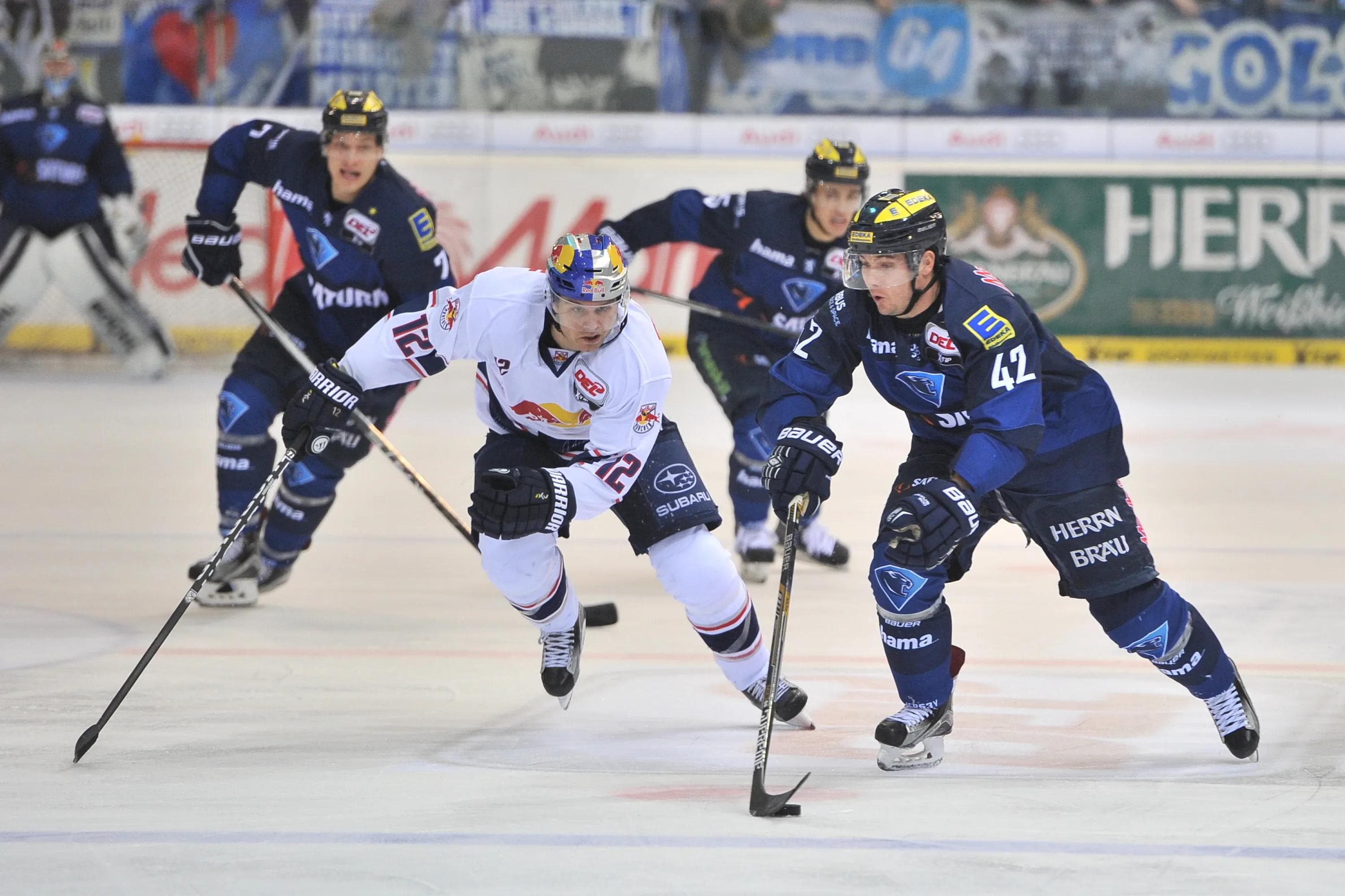 Jared Ross (rechts, in einem Spiel gegen München) gibt sein Comeback. Foto: st-foto.de / Strisch-Traub