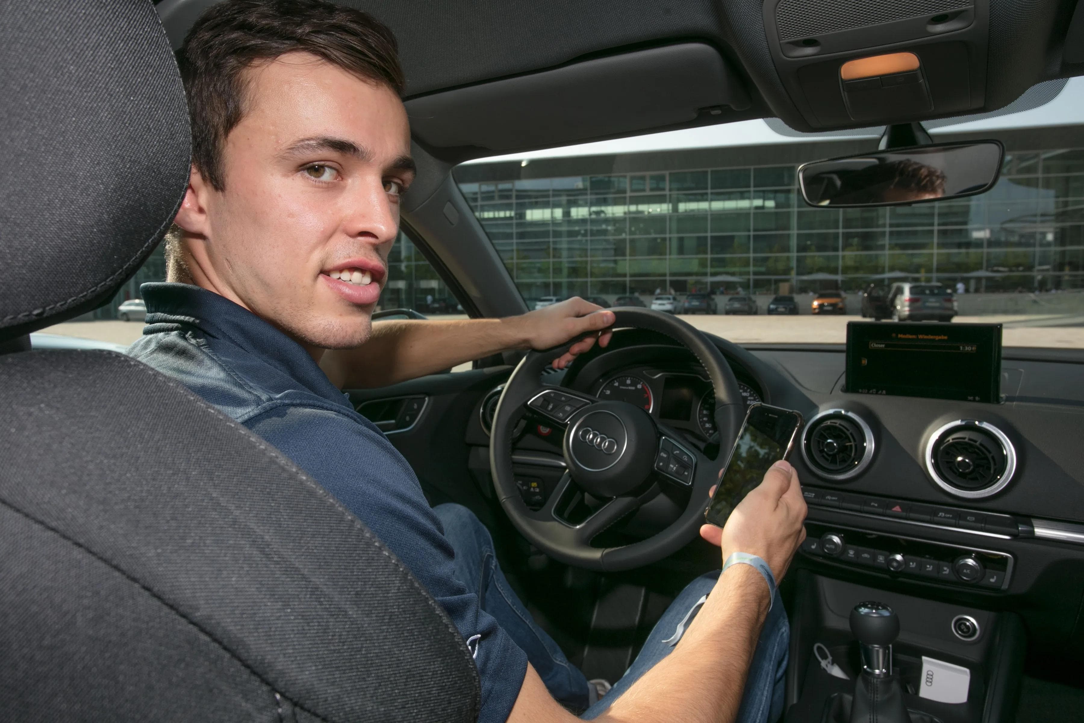 Fabio Wagner verbindet das Handy mit dem MMI seines neuen Audis.

Foto: byritchie.com