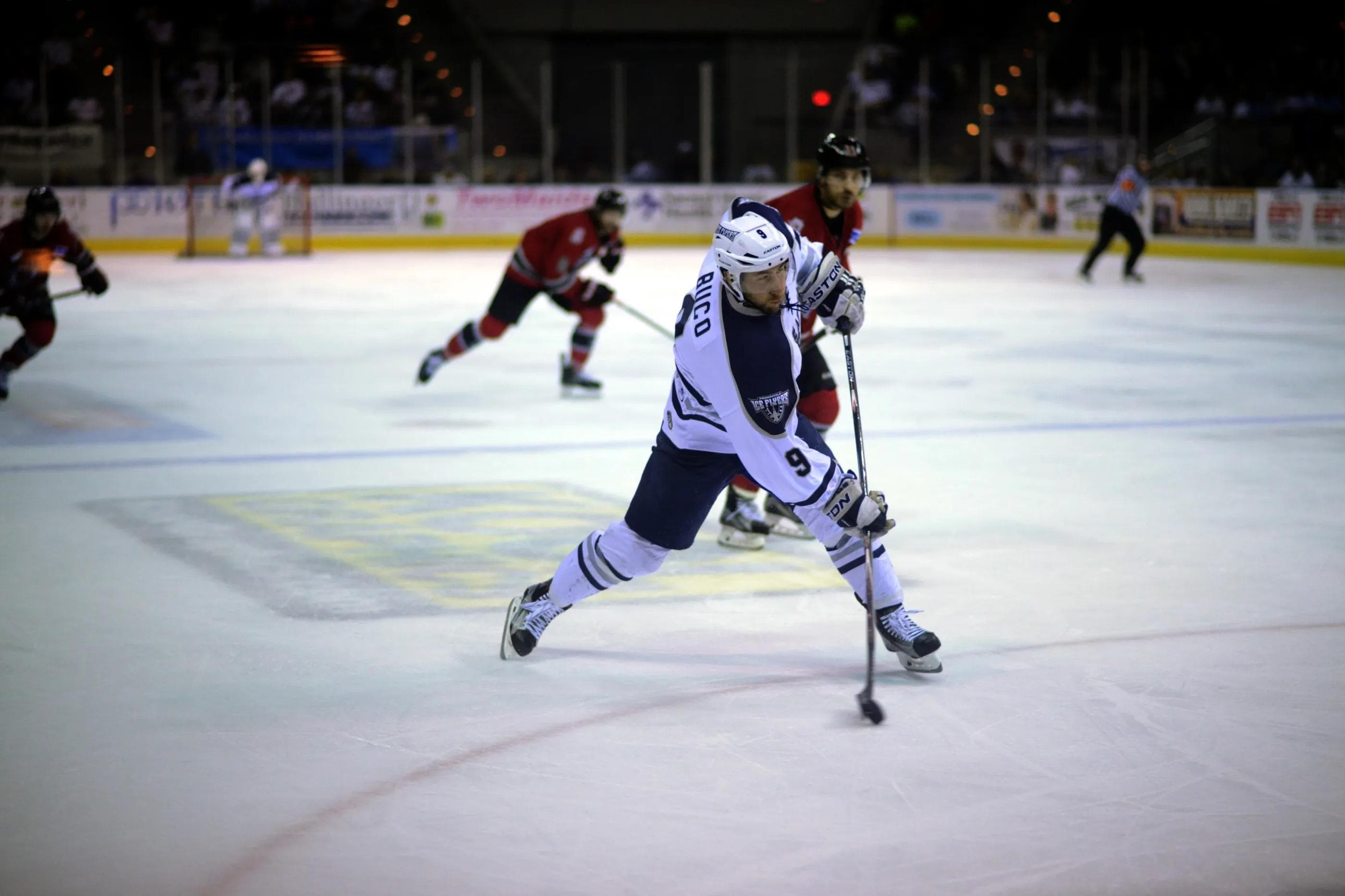Stephen Buco (hier im Trikot der Pensacola Ice Flyers) spielt auf Probe vor. Foto: Keith Wallace / Jurrasic Photo