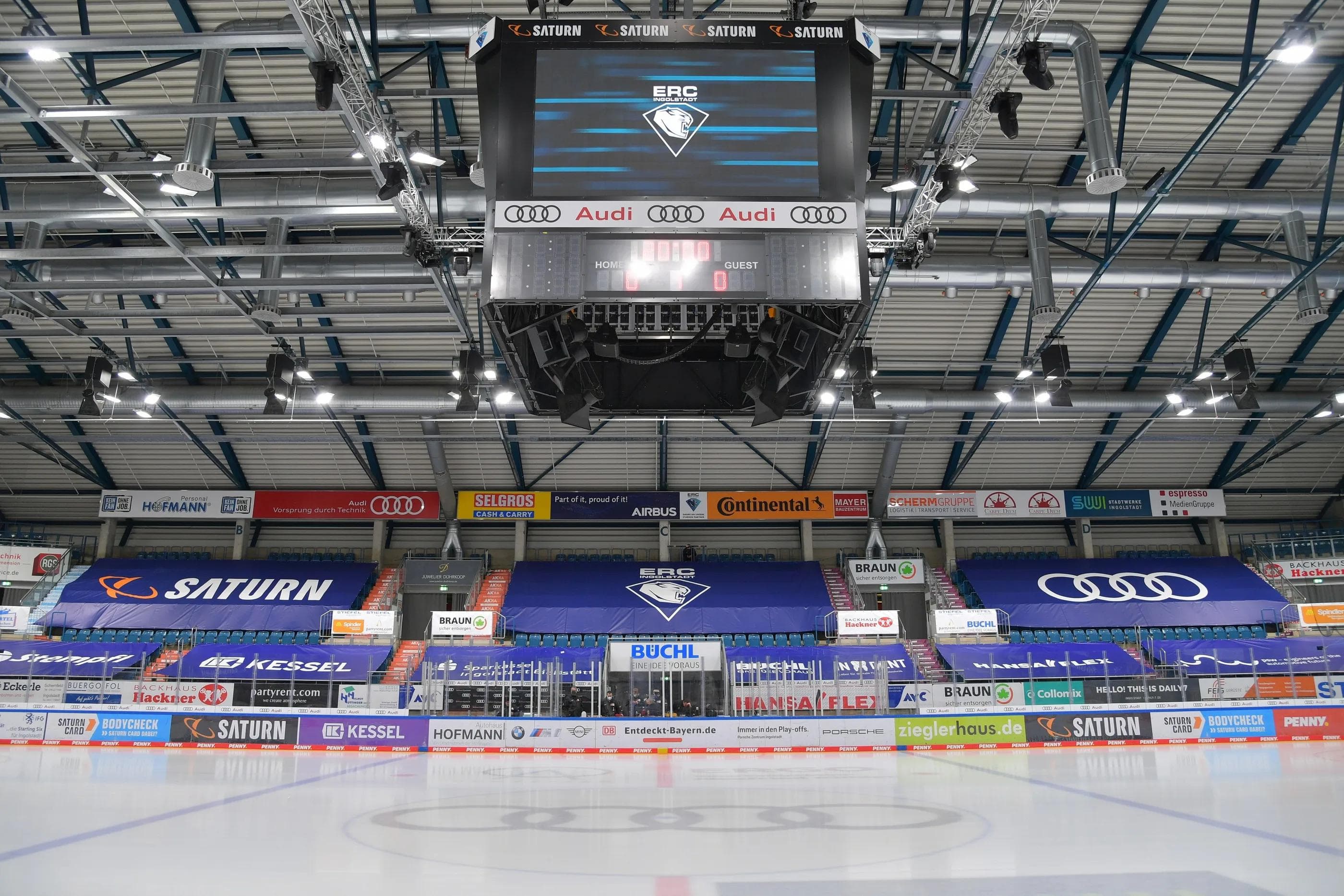 Leider weiterhin das gewohnte Bild. Bis zur Olympia-Pause werden keine Fans in der SATURn-Arena sein.
Foto: Johannes Traub/JT-Presse.de