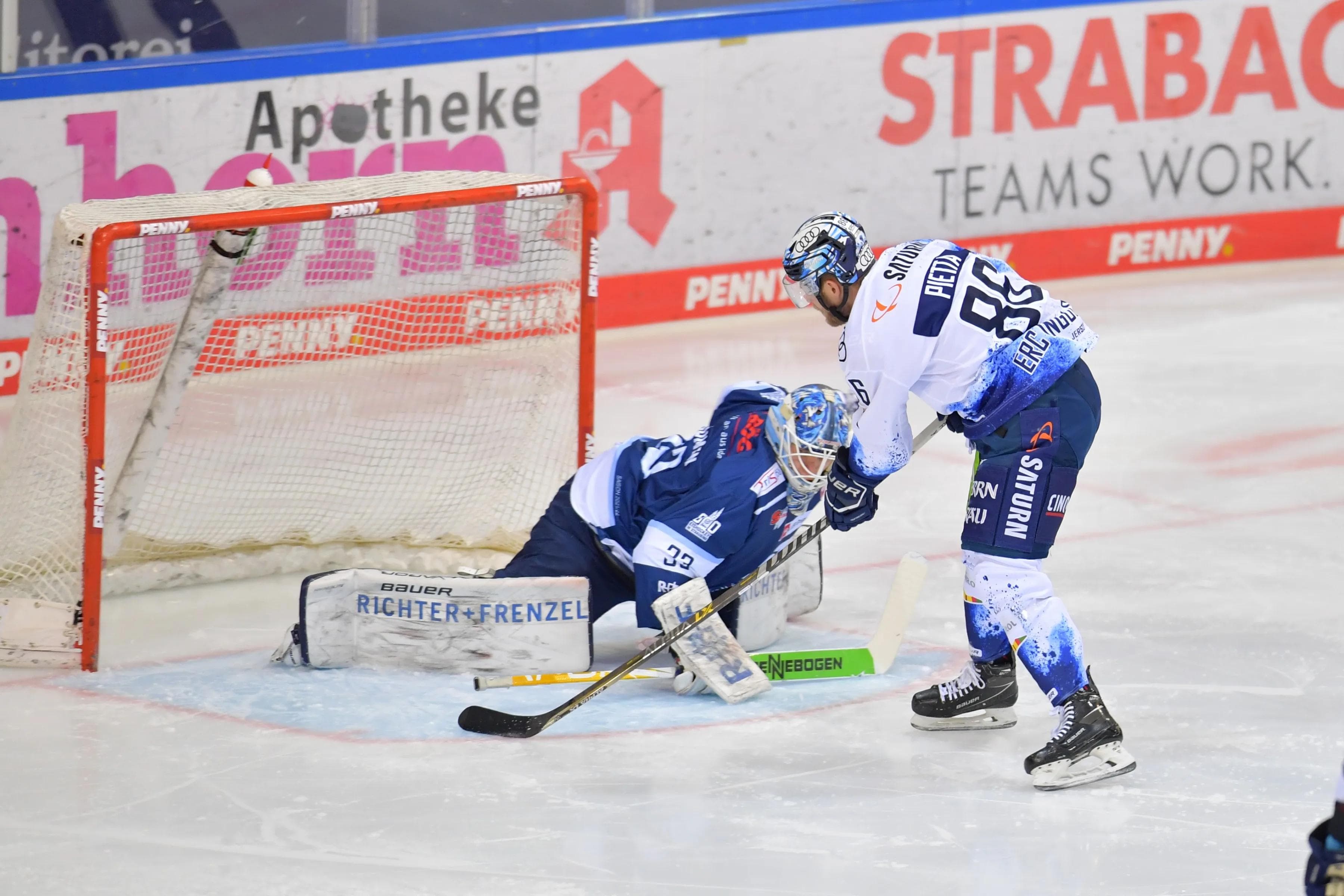 Daniel Pietta und die Panther müssen sich den Straubing Tigers geschlagen geben.
Foto: Johannes Traub/JT-Presse.de