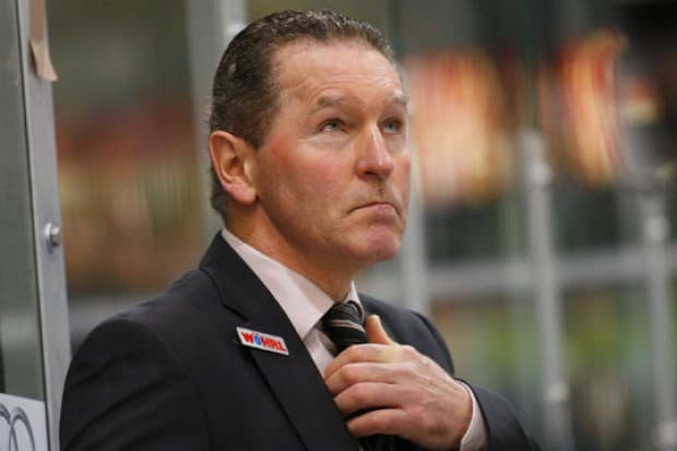 Ron Kennedy steht beim Heimspiel gegen Iserlohn zum letzten Mal hinter der Bande des ERC Ingolstdt. Foto: kbumm