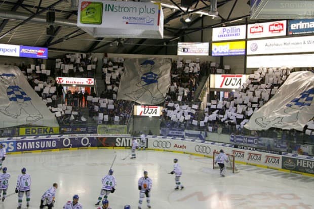 Am kommenden Dienstag findet der erste Fanstammtisch in der Panther- Sportsbar statt. Foto: Bösl