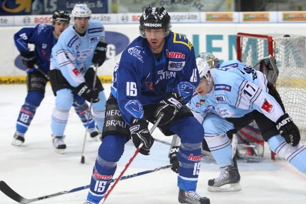 Der ERC empfängt heute die Hamburg Freezers. Foto: Bösl