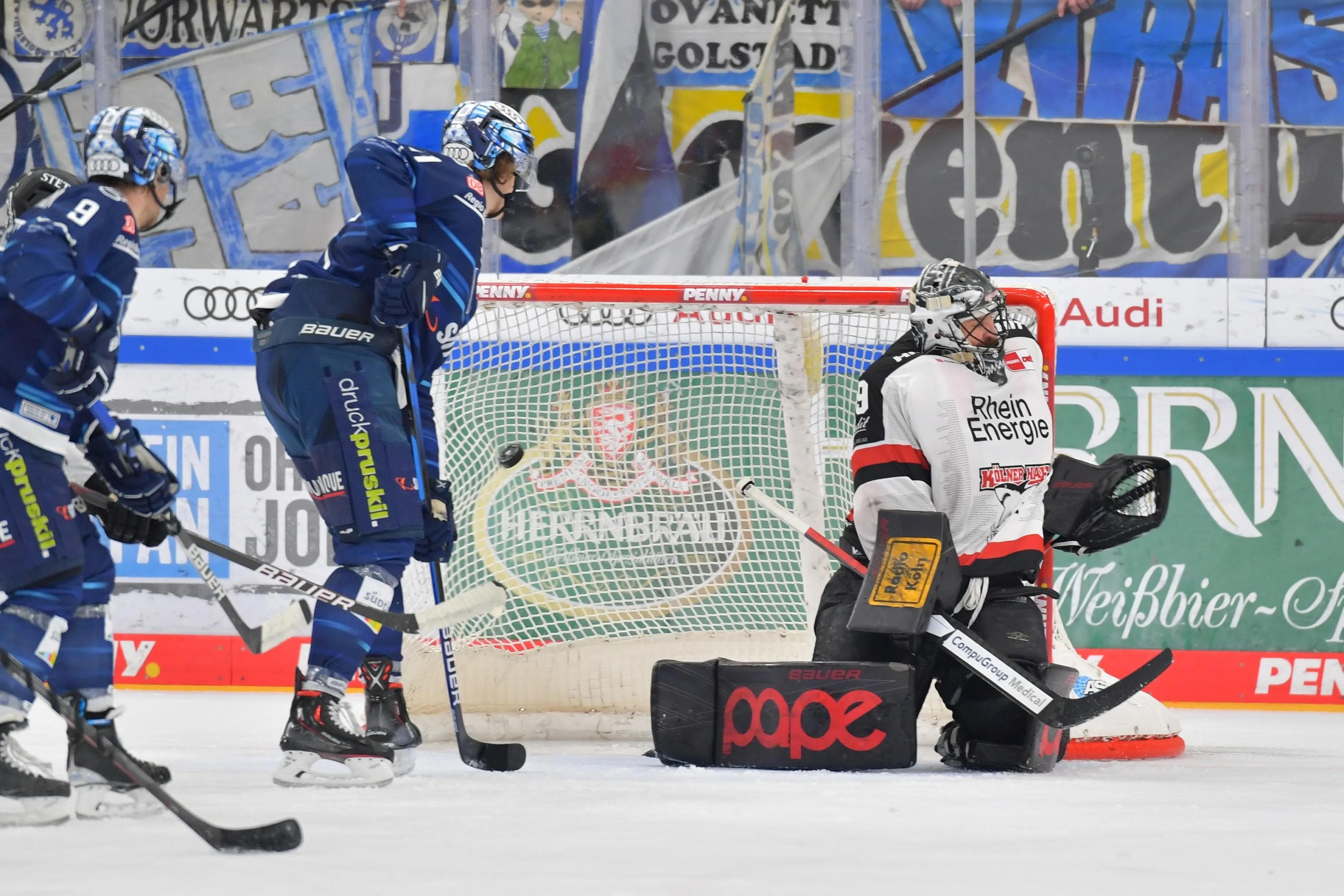 Zweimal schlug es hinter Kölns Keeper Justin Poge ein. Zu drei Punkten reichte es trotzdem nicht.
Foto: Johannes Traub/JT-Presse.de