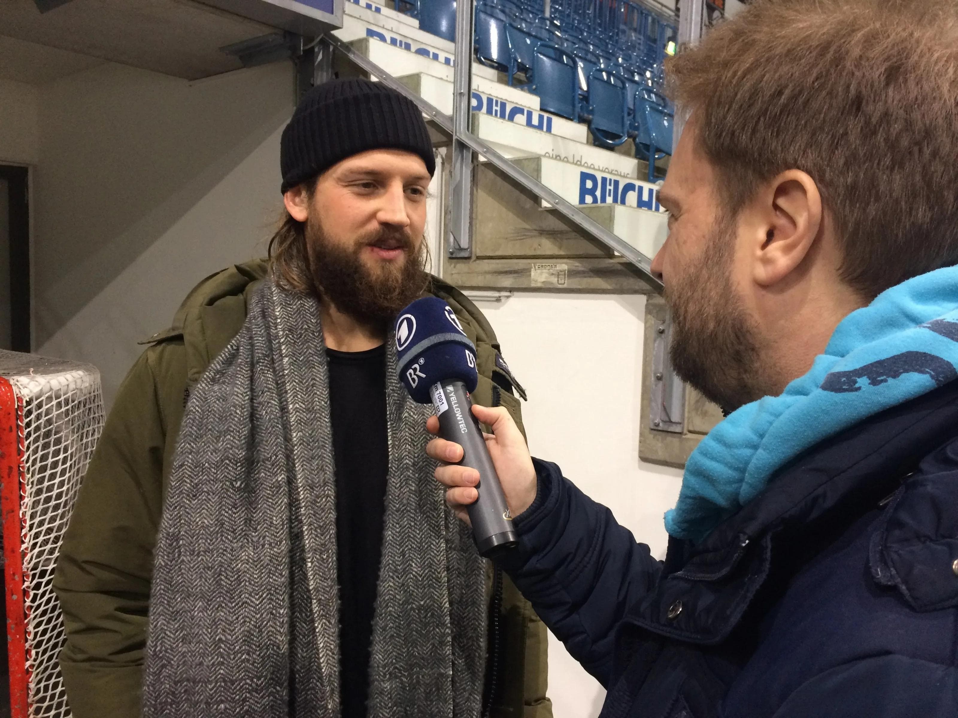 Der Bayerischer Rundfunk strahlt am Freitag eine 30-minütige Sendung zum Eishockey-Nachwuchs aus und hat dazu auch Timo Pielmeier befragt. Foto: Wimösterer