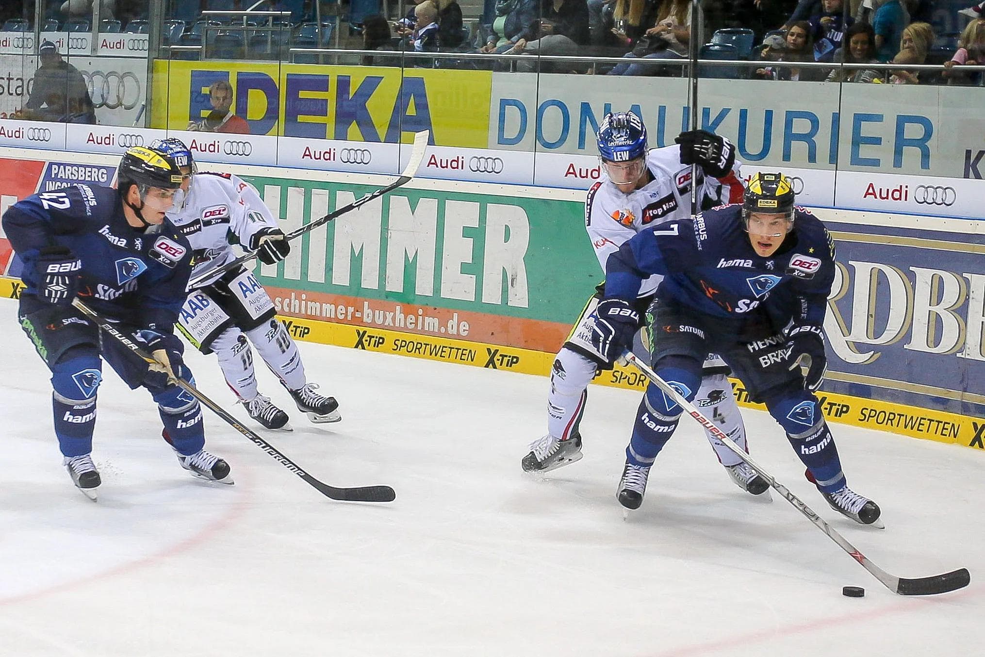 Ingolstadt gegen Augsburg heißt die erste Ansetzung des Jahres. Foto: st-foto.de / Strisch