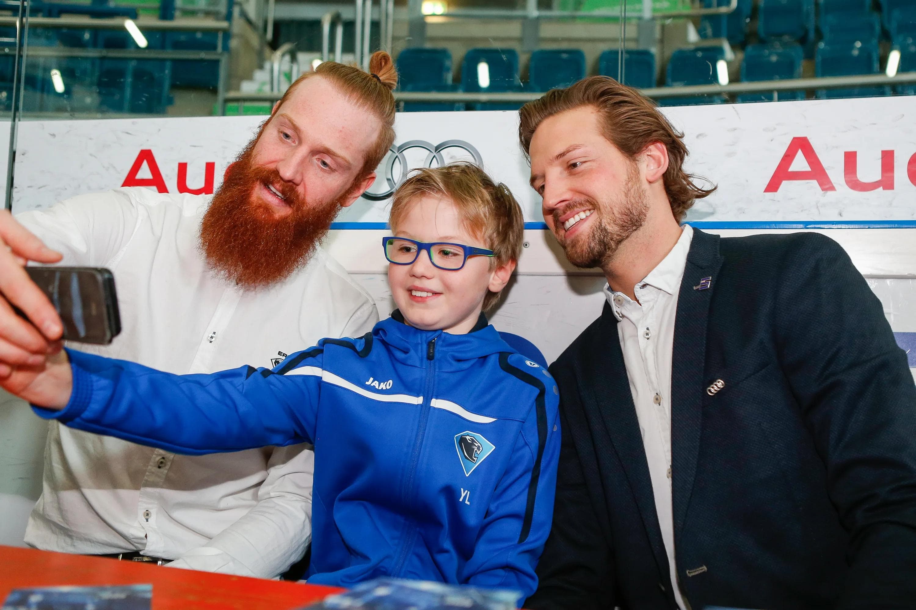 Die beiden Pielmeiers waren ein begehrtes Selfie-Motiv. Foto: Strisch / st-foto.de