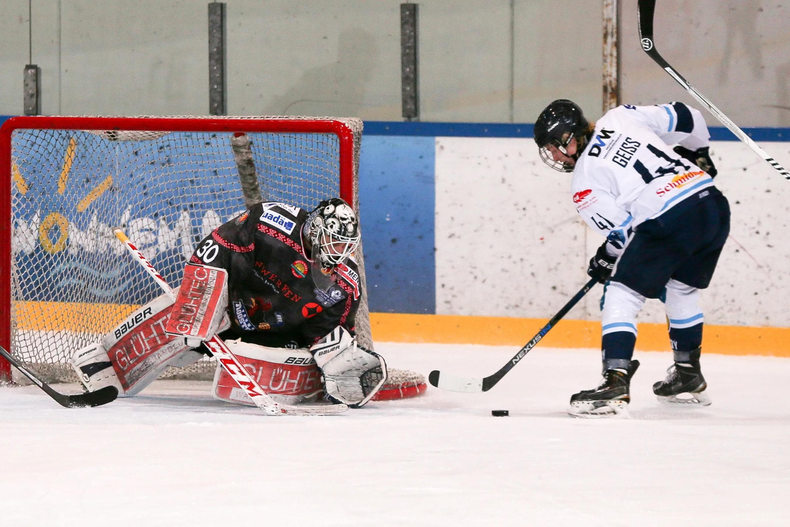 In der neuen DNL-Saison kommt es für die Jungpanther um Maximilian Lee Geiss zum Wiedersehen mit den Iserlohn Young Roosters. Foto: Jürgen Meyer / kbumm.de