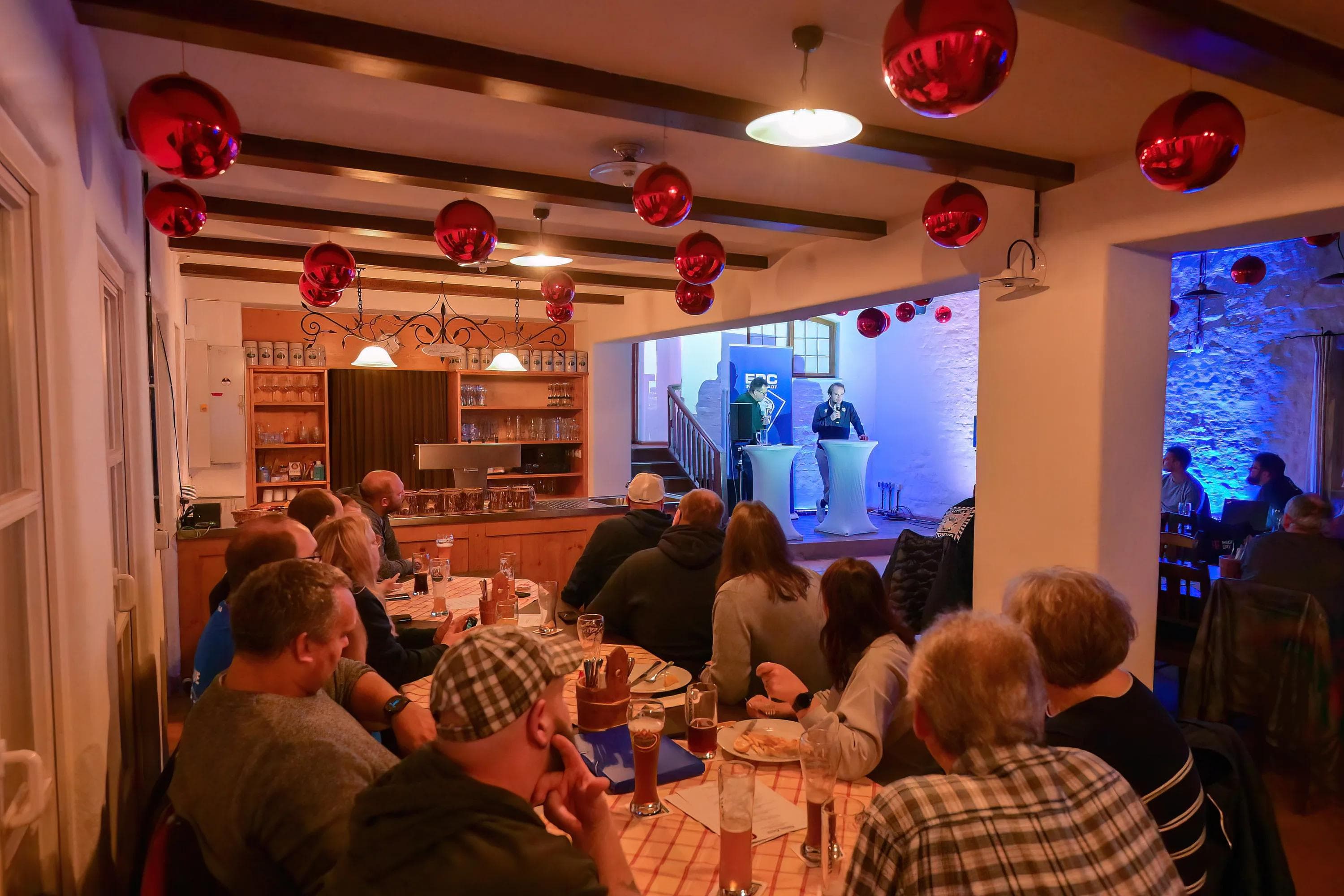 Gut 50 Fans waren in die Antonius-Schwaige gekommen.
Foto: Johannes Traub/JT-Presse.de