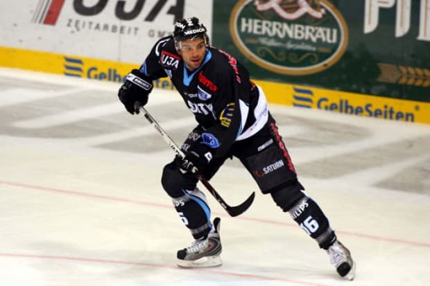 Michael Waginger verletzte sich beim Spiel in Mannheim am Knie.