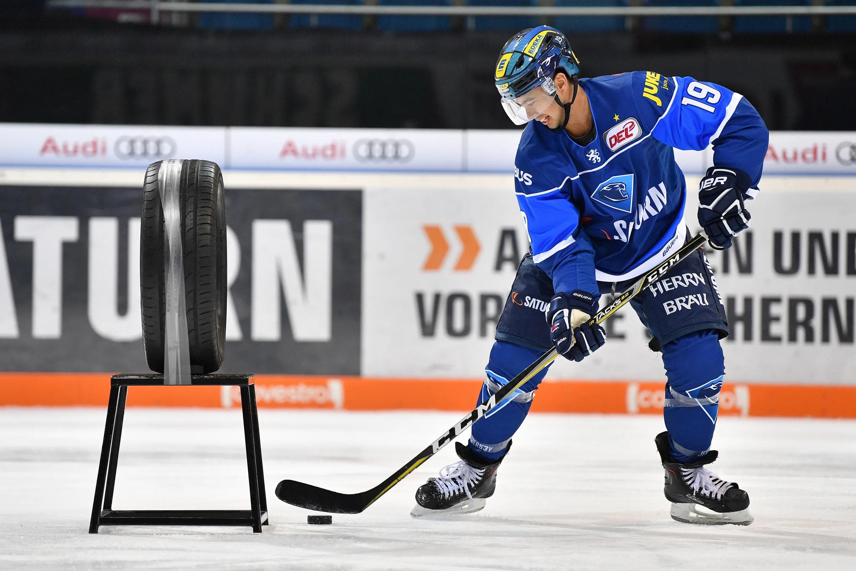 Auch Neuzugang Tim Stapleton zeigte sein Können beim Showtraining.

Foto: J. Traub / st-foto.de