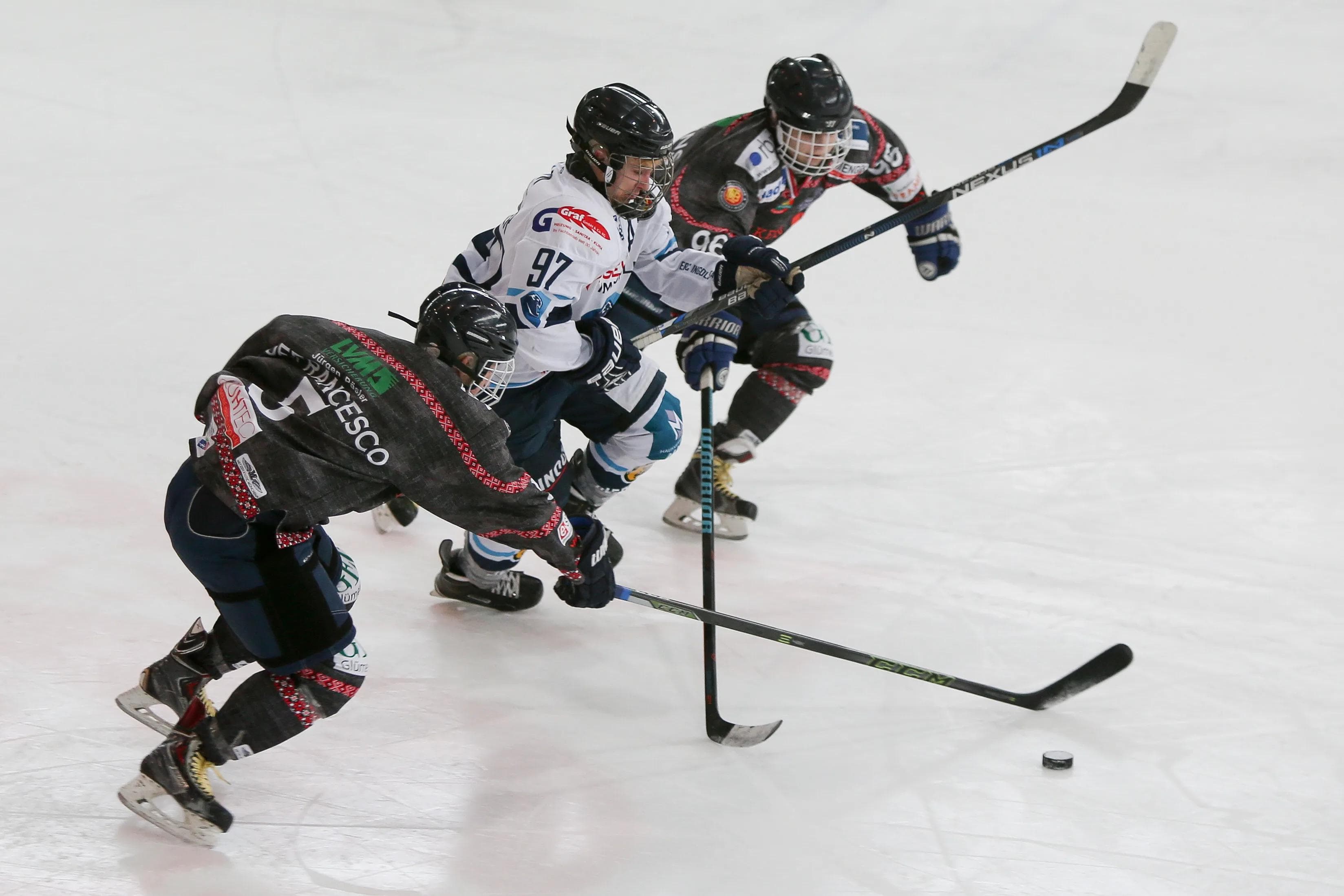 Christian Semmler und seine Jungpanther (hier im Finalrückspiel gegen Iserlohn) spielten eine tolle Saison. Foto: Jürgen Meyer / kbumm.de