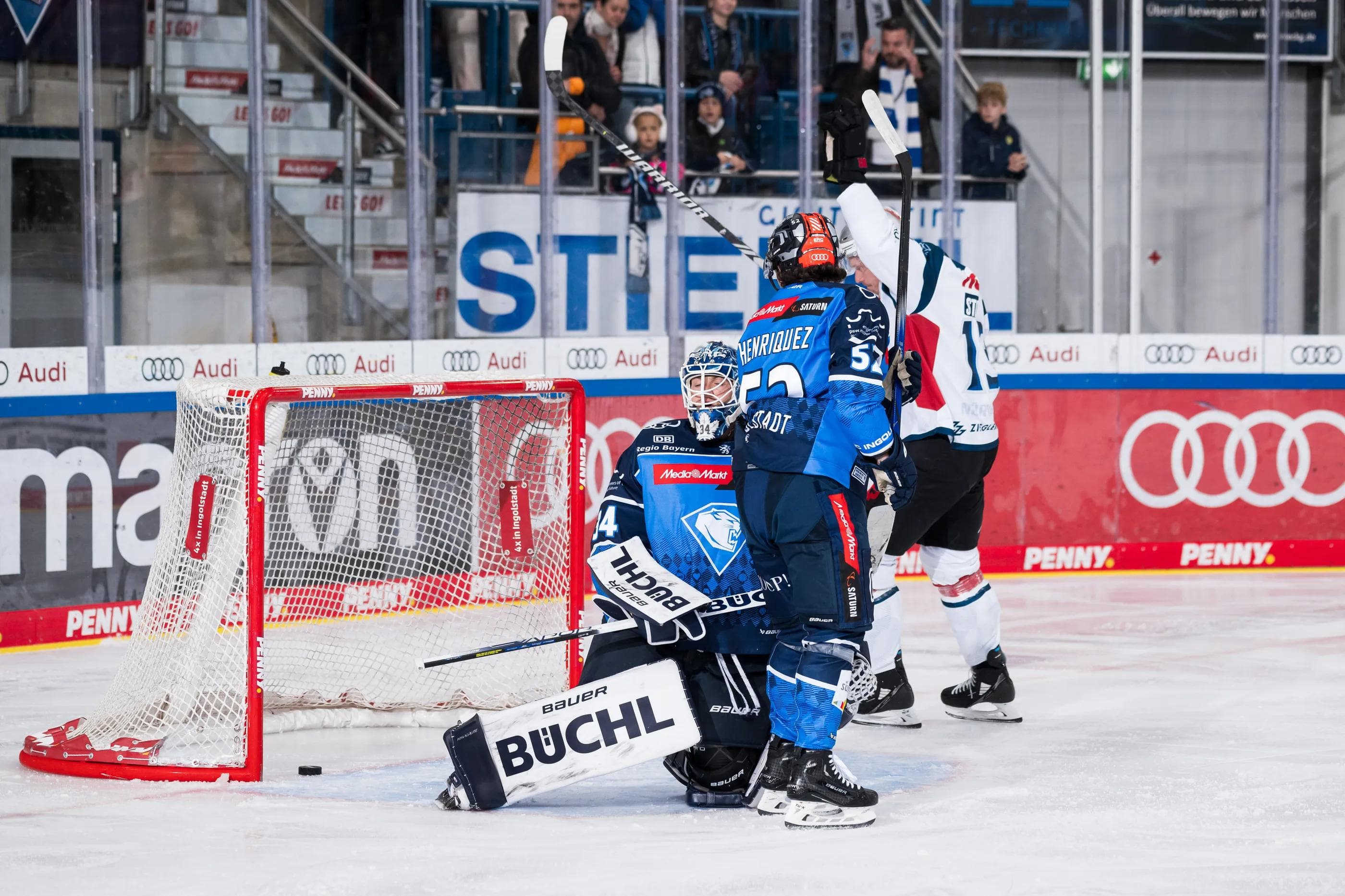 Eins von drei abgefälschten Gegentoren. Das 1:0 der Gäste nach vier Minuten.
Foto: Matthias Renner/City-Press