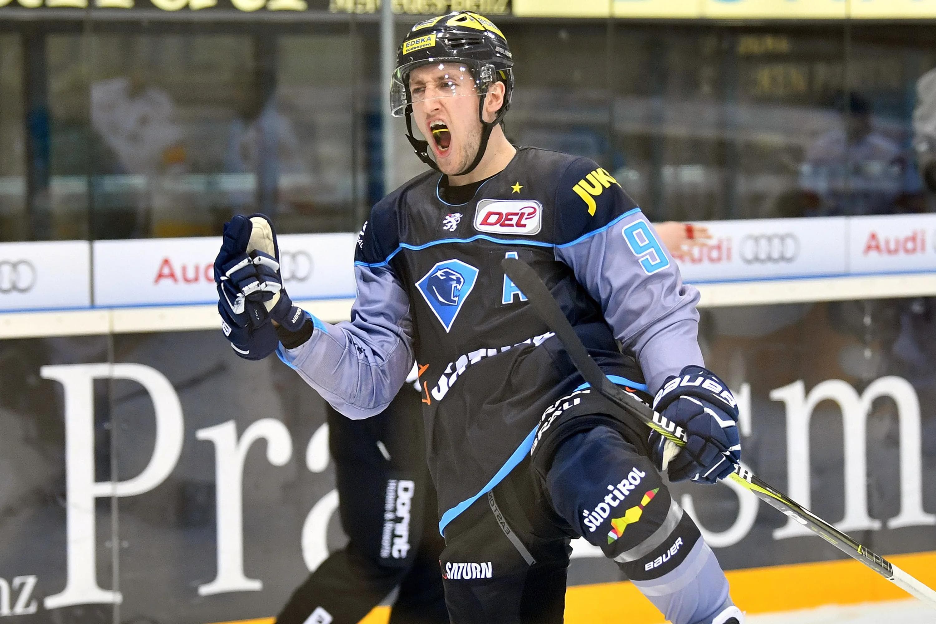 Brandon Buck bei einem seiner Torjubel im Spiel gegen Düsseldorf. Foto: Johannes Traub / st-foto.de