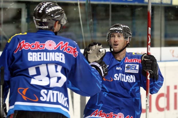 Thomas Greilinger (1:0 und 3:0) und Ben Clymer (5:0) trugen sich in die Torschützenliste ein. Foto: Stefan Bösl - www.kbumm.de