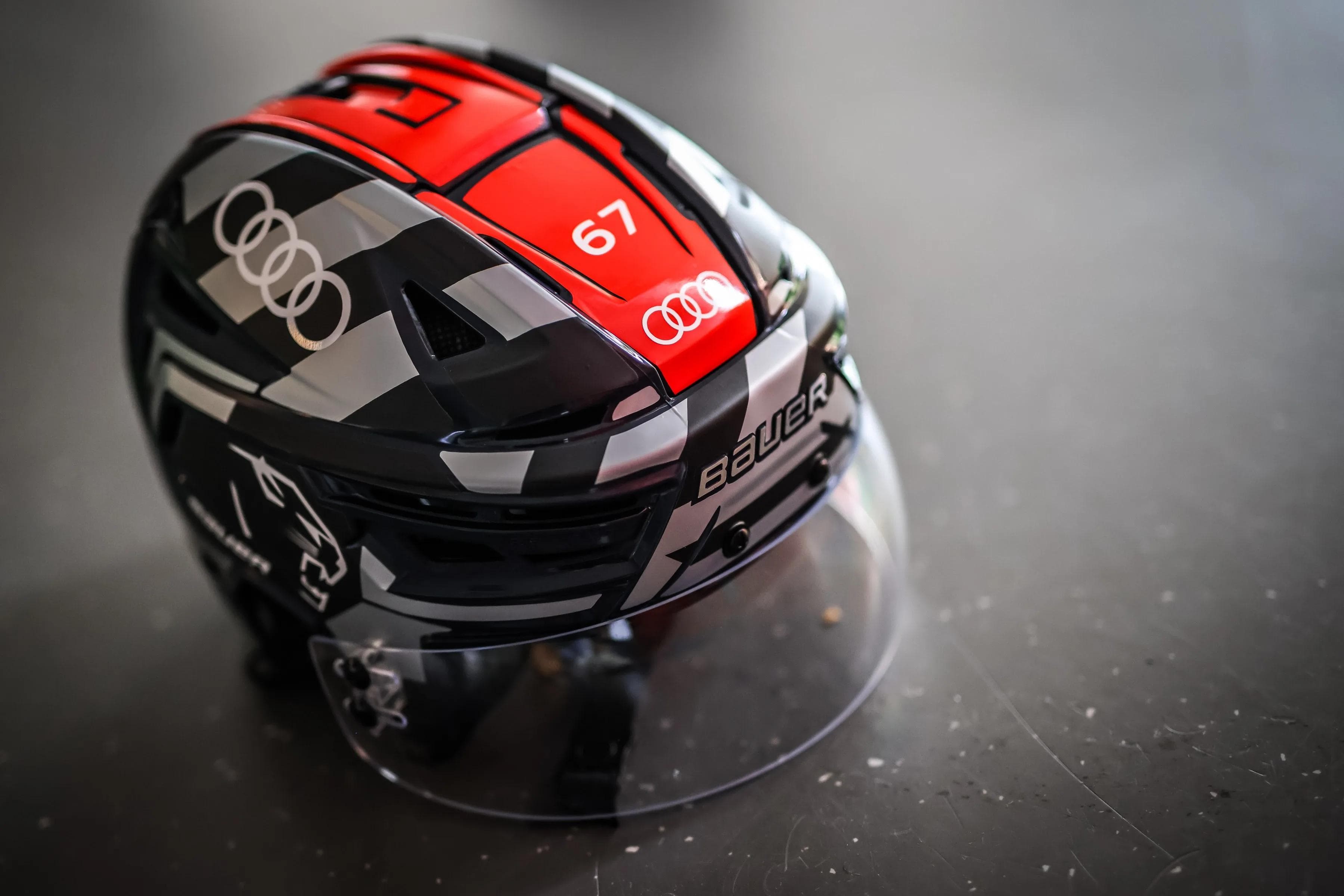 Der Helm für die Saison 2023/24.
Foto: Stefan Bösl