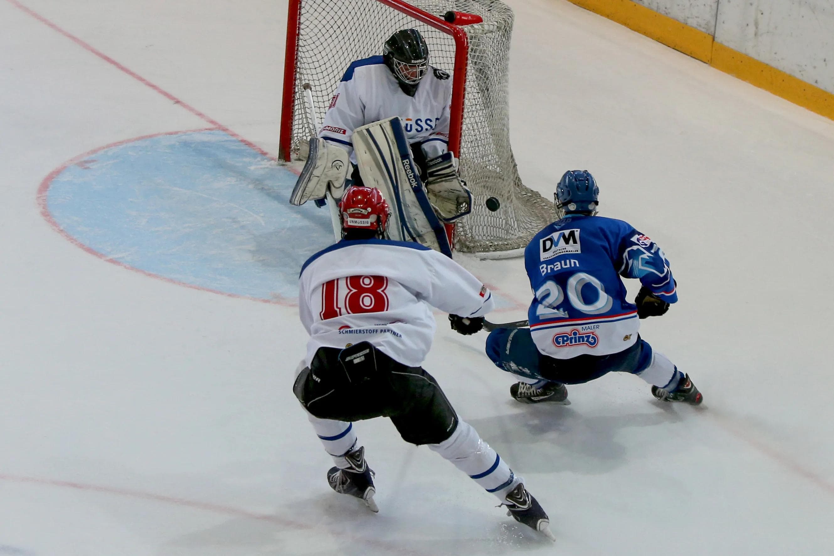Attacke! Die U19 bestreitet am heutigen Samstag das erste DNL-Spiel ihrer Geschichte. Foto: Jürgen Meyer / kbumm.de