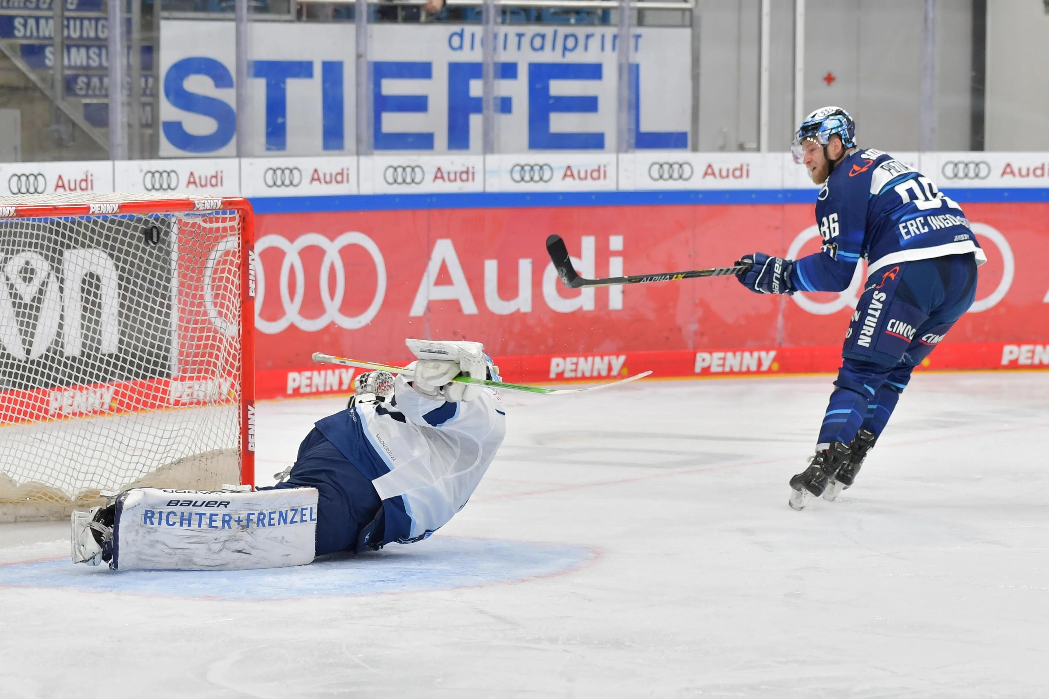 Daniel Piettas Penalty-Tor zum 3:1 brachte den ERC so richtig ins Rollen.
Foto: Johannes Traub/JT-Presse.de