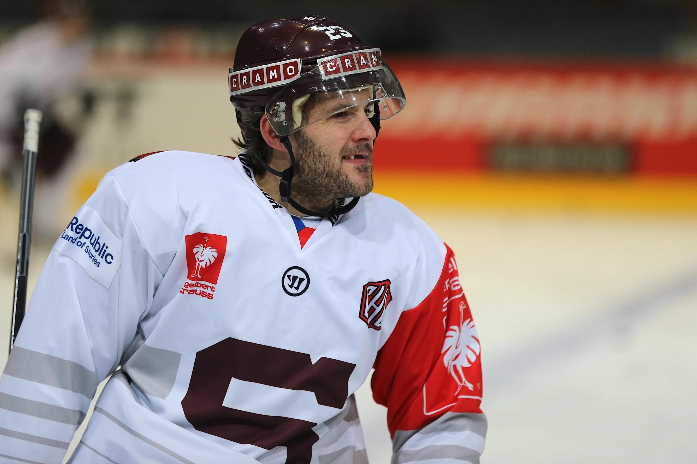 Lukas Pech von Sparta Prag ist einer der Nominierten. Die ERC-Fans kennen ihn, wie die meisten anderen Kandidaten, vom Stadionbesuch. Foto: SC Bern via Getty Images
