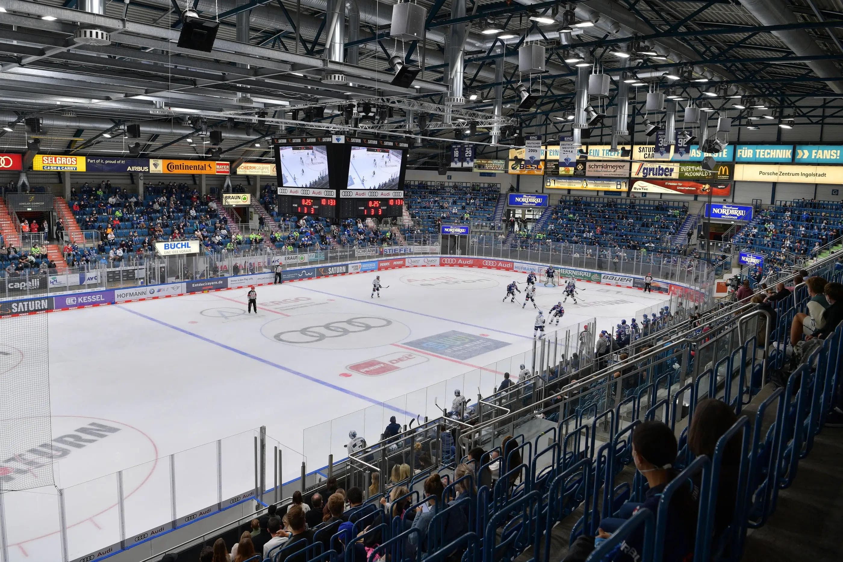 Zum Saisonstart werden wieder deutlich mehr Zuschauer in der SATURN-Arena erlaubt sein.
Foto: Johannes Traub/JT-Presse.de