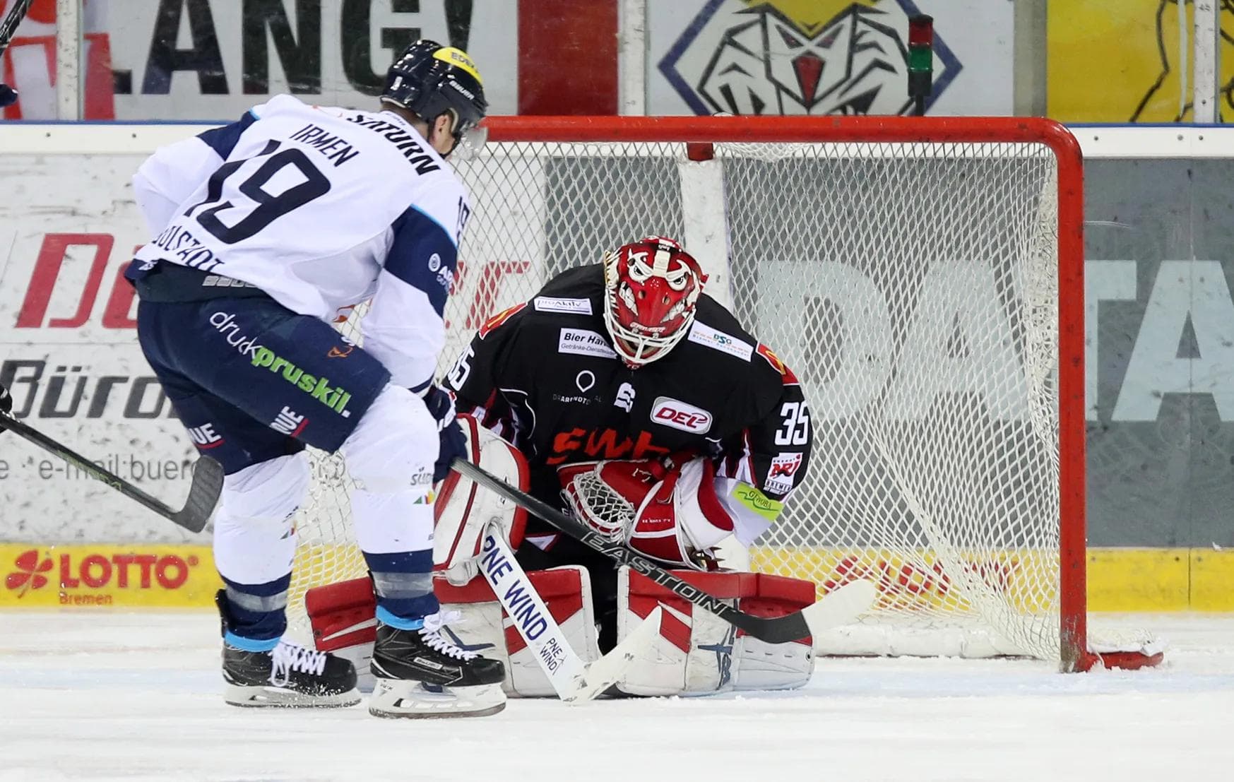 Die Panther bezwangen Bremerhaven mit 2:1. Foto: Sven Peter
