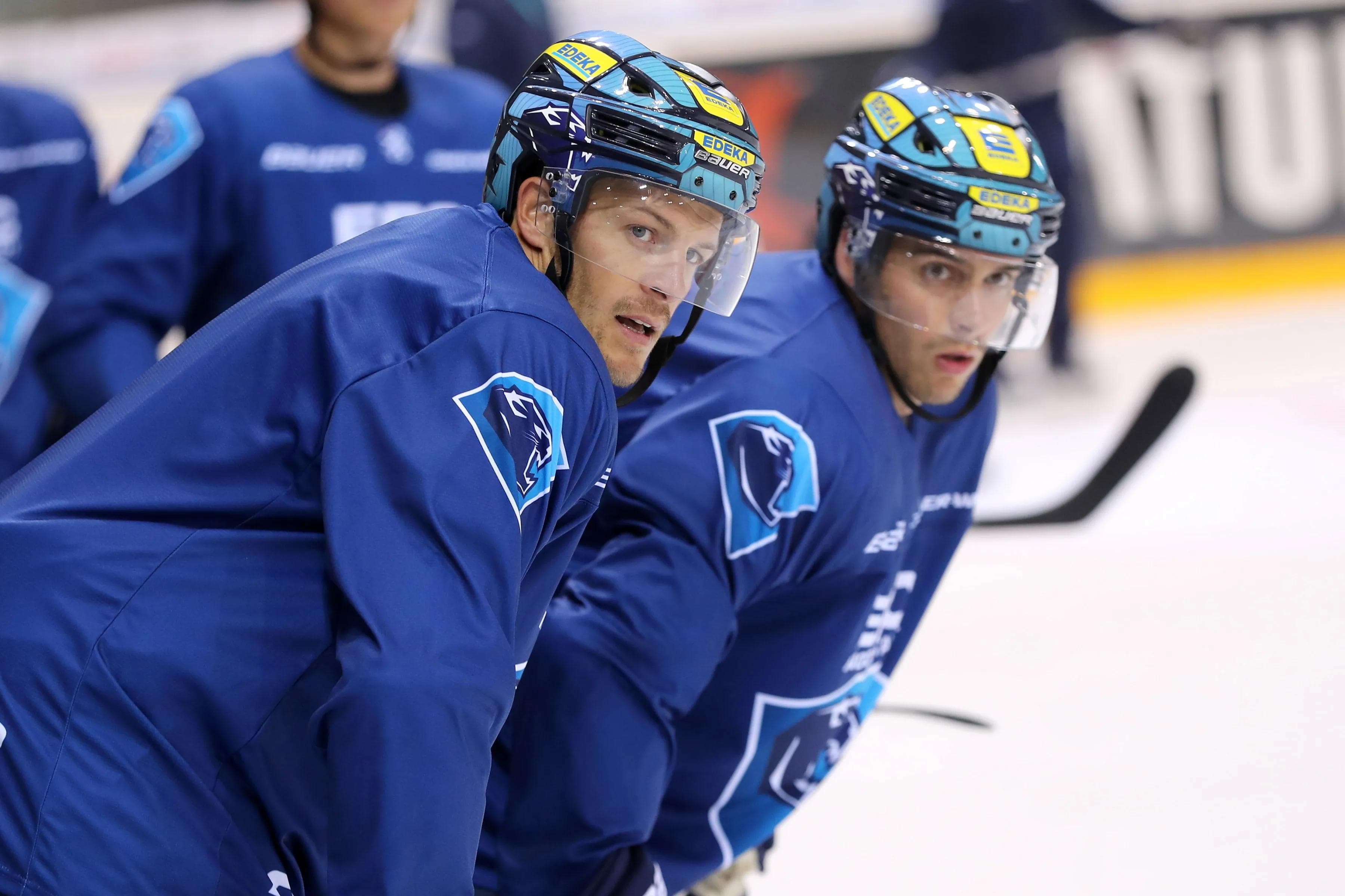 Petr Taticek (links) und Neuzugang Mike Collins (rechts) sprechen sich ab. Foto: Stefan Bösl / kbumm.de