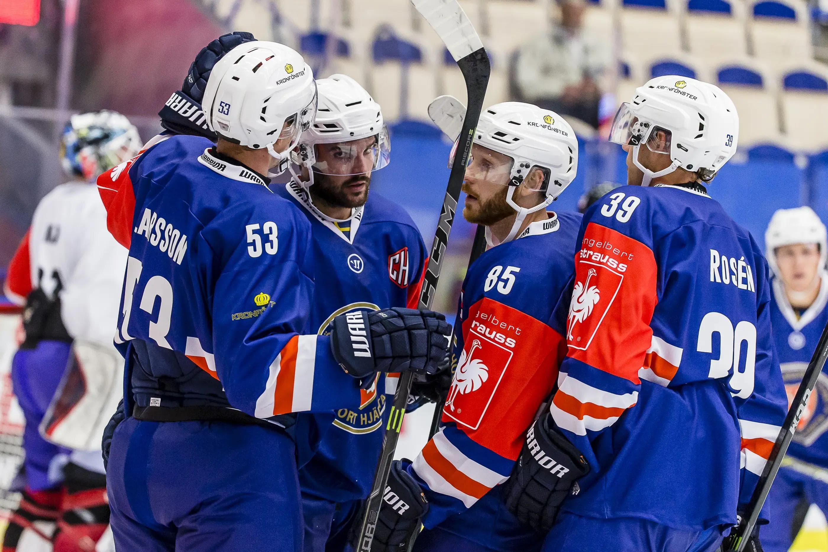 Växjö um Kapitän Liam Reddox (Nummer 85) hatten zum Auftakt der CHL ein echtes Schützenfest. Foto: Växjö Lakers via Getty Images