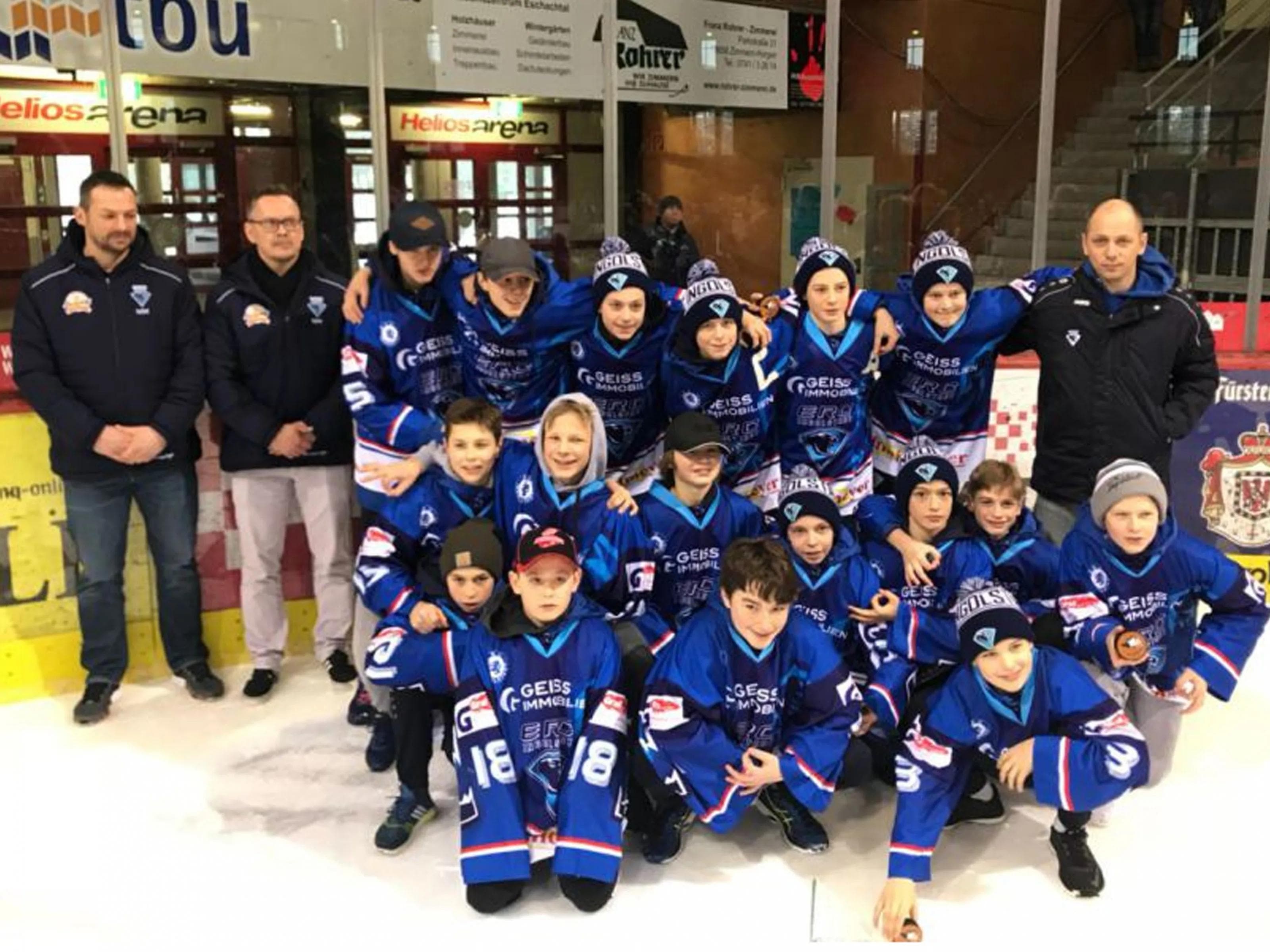 Die U14 von Trainer Markus Hätinen bekam vom Förderverein das Startgeld für ein Turnier in Schwenningen erstattet. Foto: Förderverein