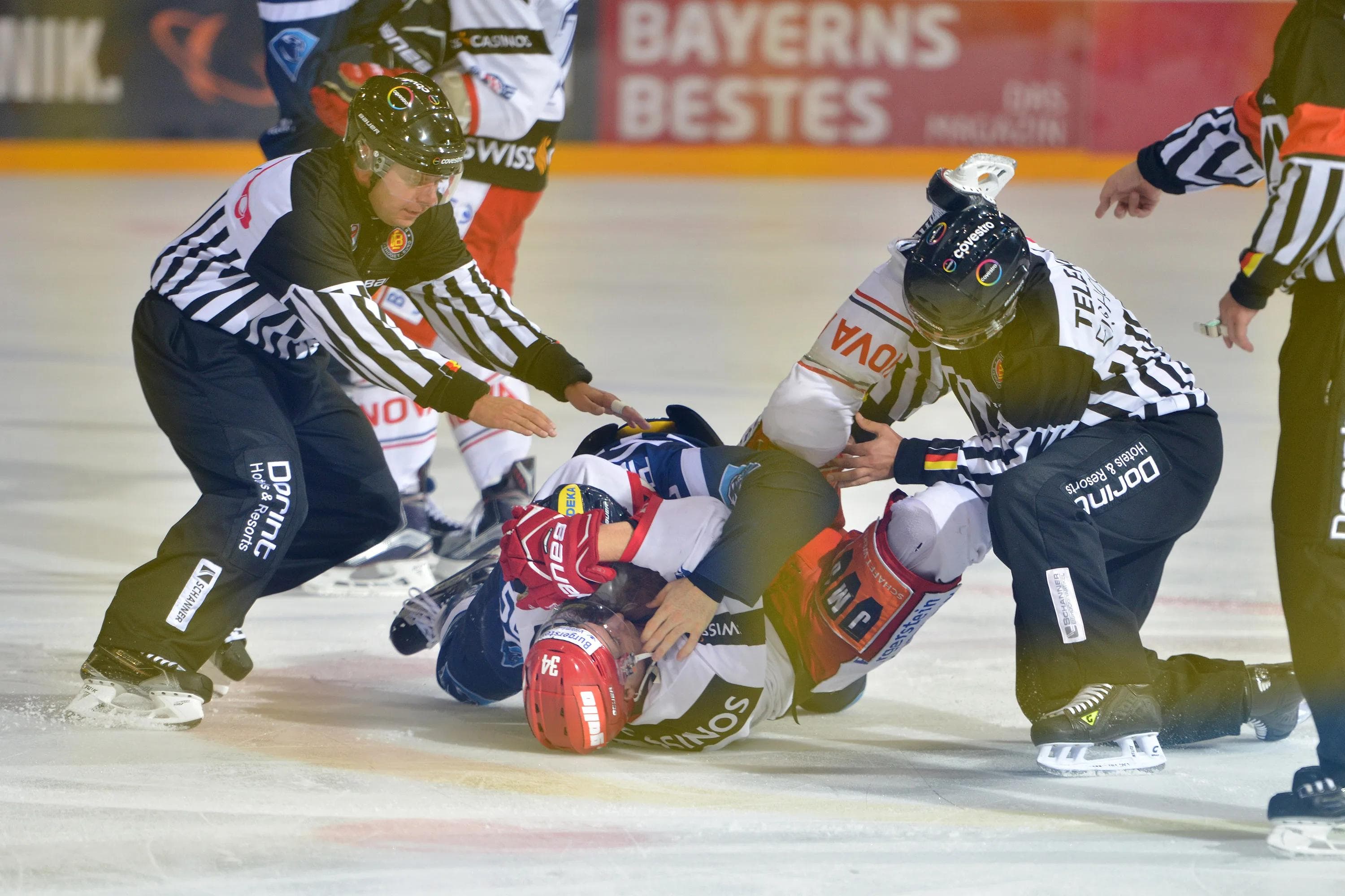 Thomas Pielmeier erhielt nach seinem hart erkämpften Punktsieg gegen Gianluca Zanzi Sprechchöre der ERC-Fans. Foto: ST-Foto.de / Johannes TRAUB