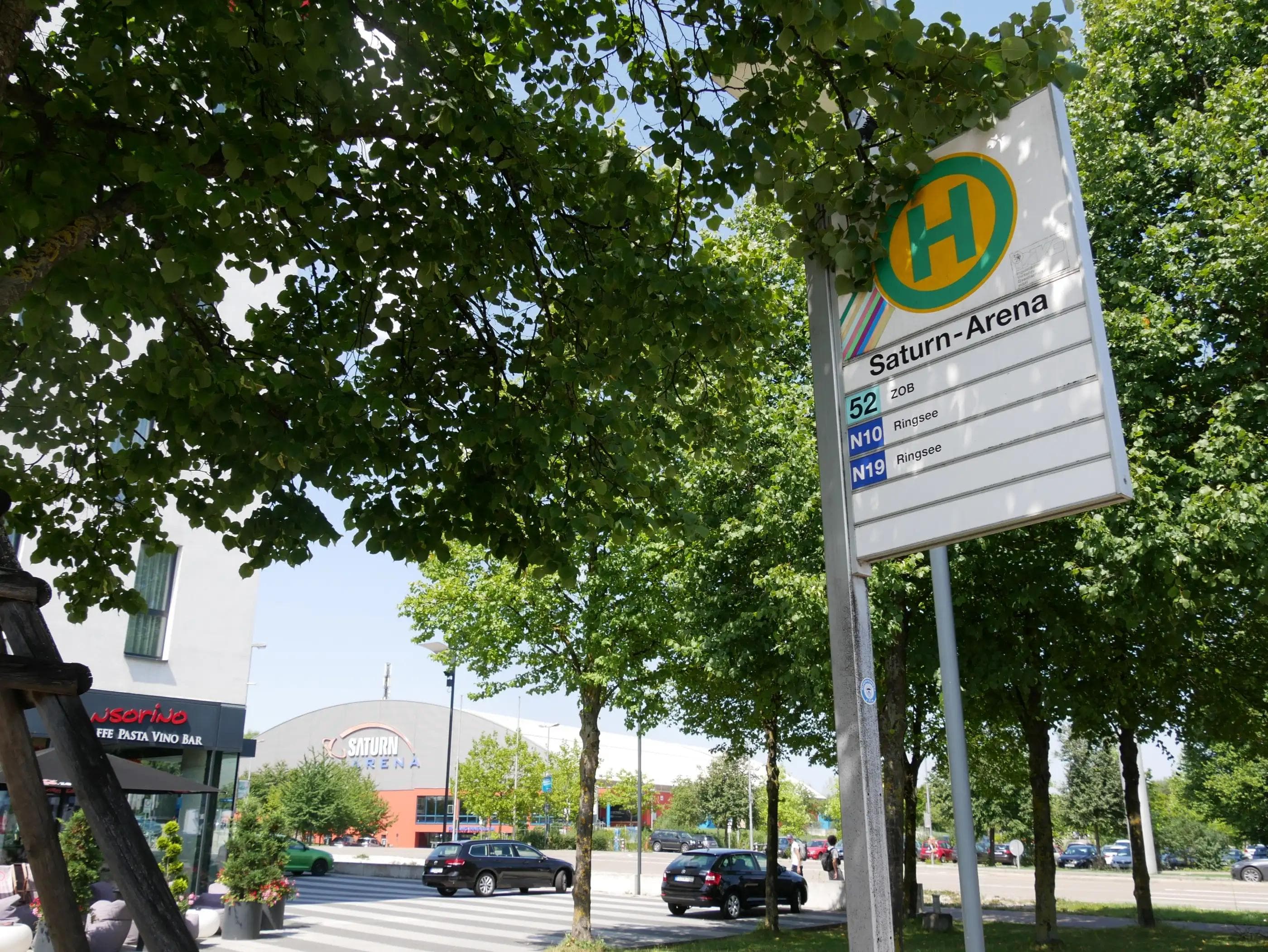 Bequem zum Spiel - die Dauerkarte gilt rund ums Spiel auch als INVG-Fahrtkarte im Stadtbereich. Foto: Wimösterer