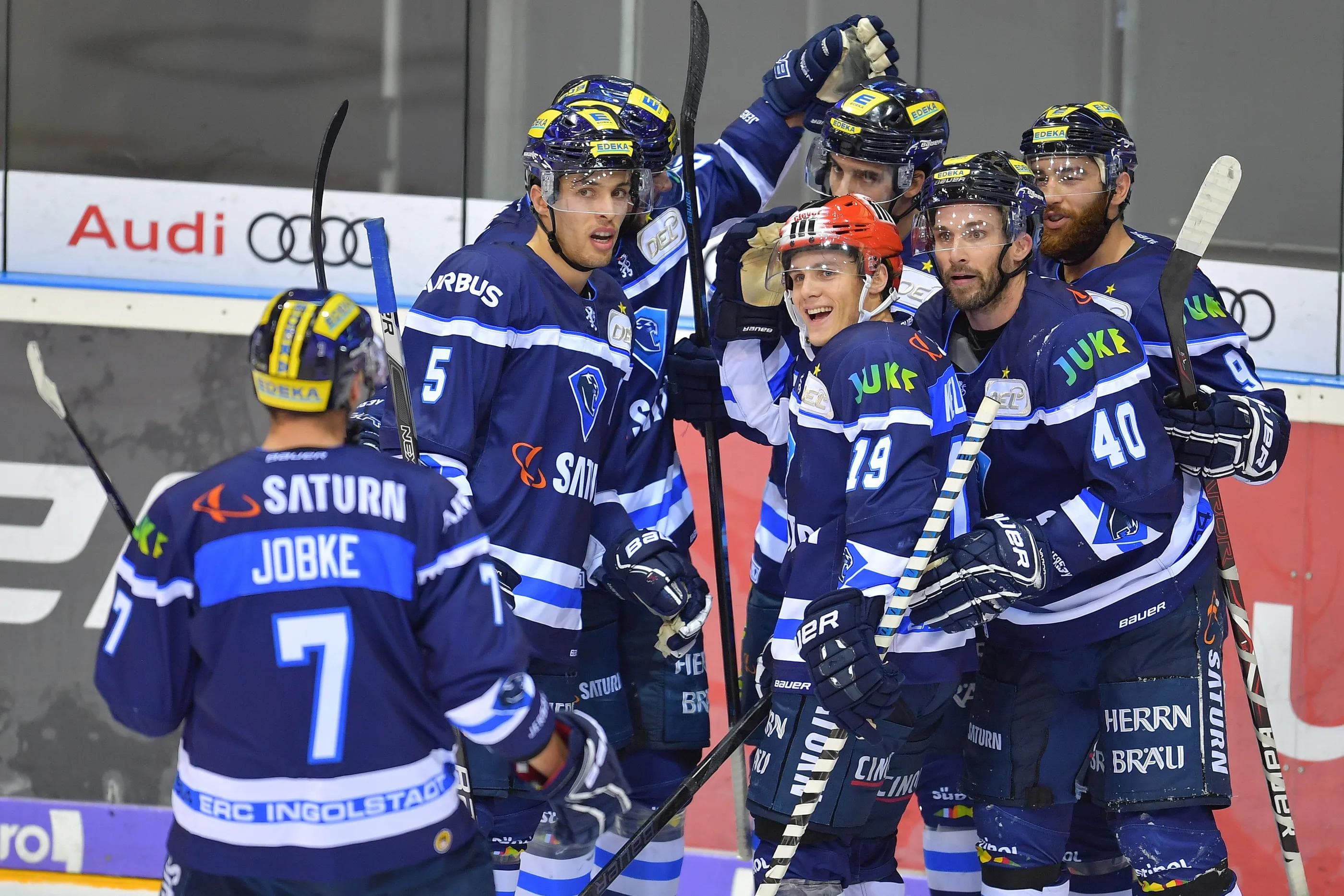 Zusammen Spaß haben in der Kollegenrunde - darum geht's am 19. Februar beim After-Work-Hockey. Foto: Johannes TRAUB / ST-Foto.de