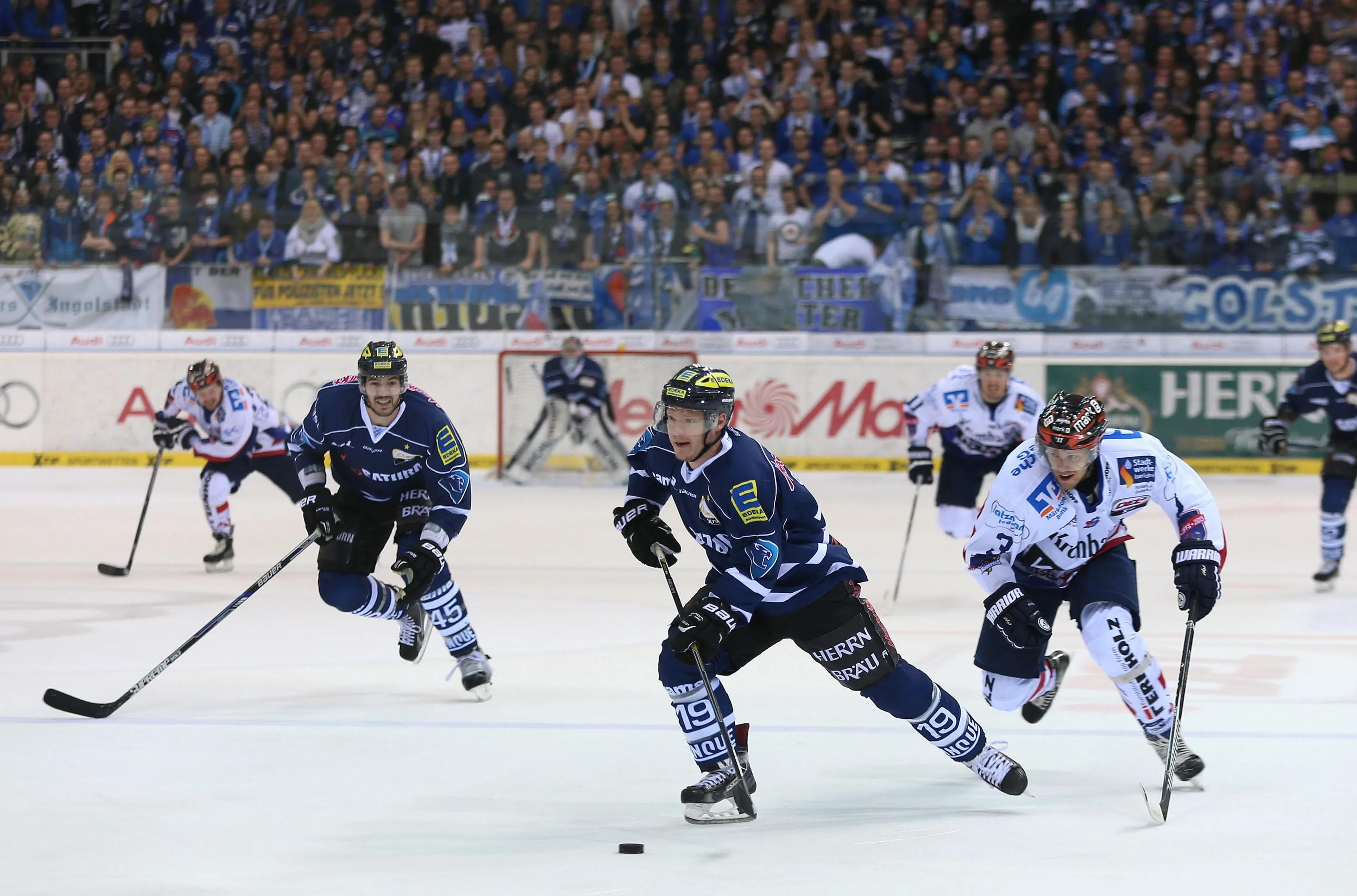 Tempo, Leidenschaft und Kampfkraft sind am Dienstag in Spiel 7 gefragt. Christoph Gawlik (19) und seine Panther empfangen Iserlohn. Foto: Stefan Bösl / kbumm.de