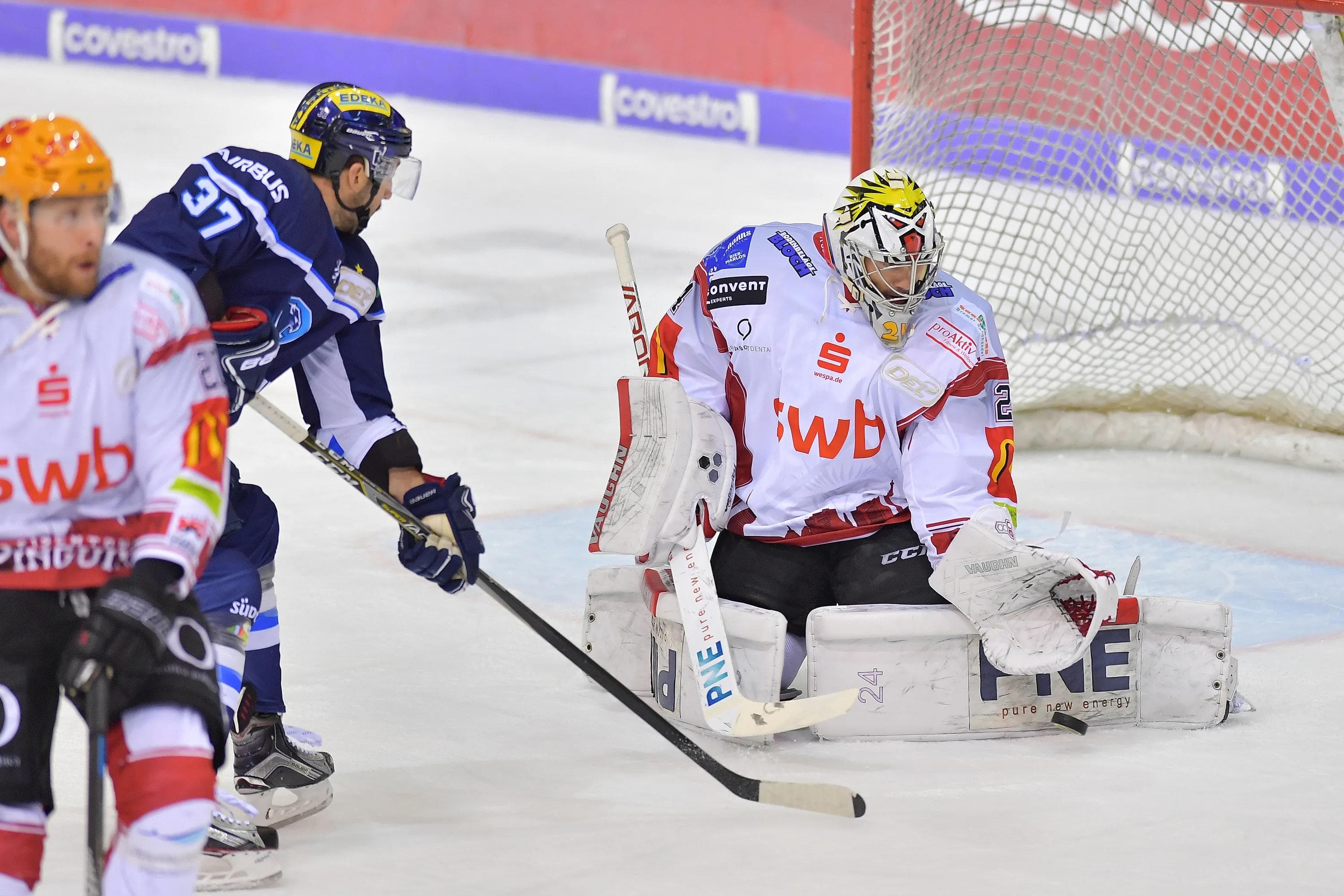Die Panther gewannen zwei der drei Saisonvergleiche mit den Pinguins.
Foto: Johannes TRAUB / ST-Foto.de