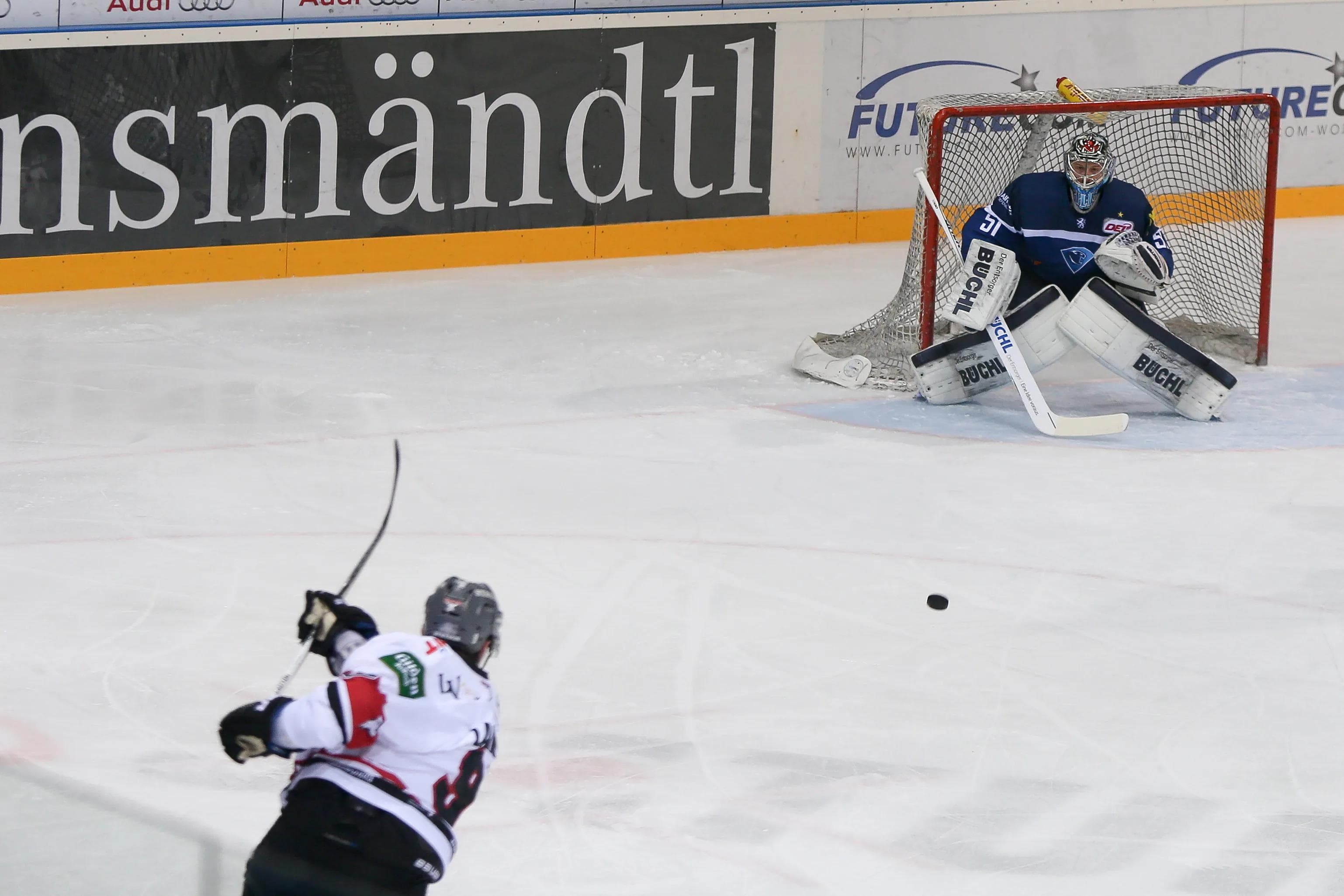 Starke Haie besiegten den ERC im Zwölf-Tore-Spiele. Foto: Meyer / kbumm.de