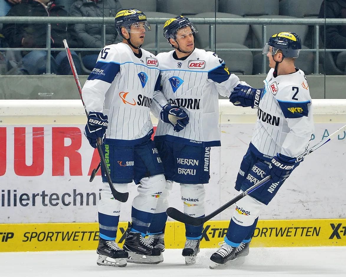 Oh du fröhliche: Der ERC holt nach starker Leistung drei Punkte in Augsburg. Foto: Augsburger Panther via City Press