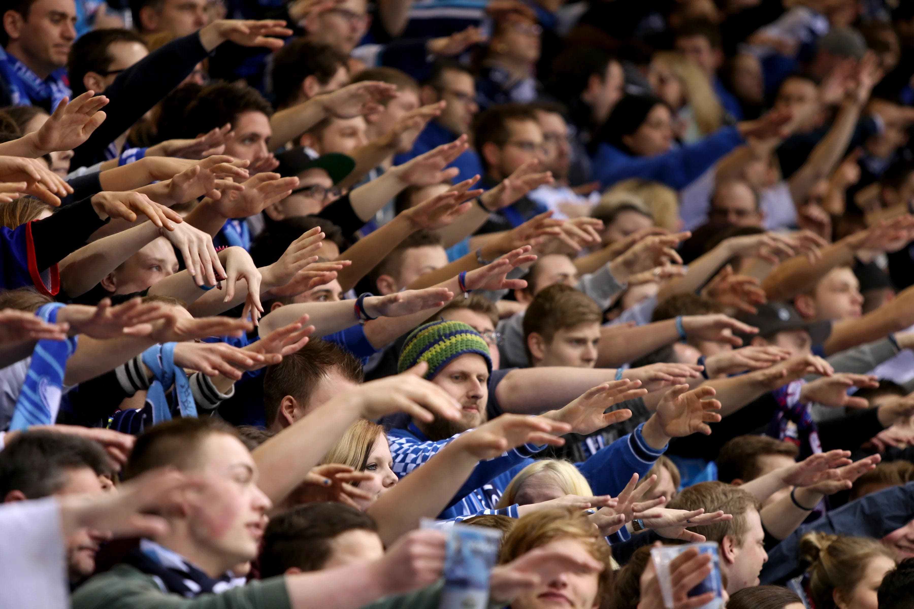 Resttickets für die blaue Festung Saturn Arena jetzt sichern! Foto: Jürgen Meyer