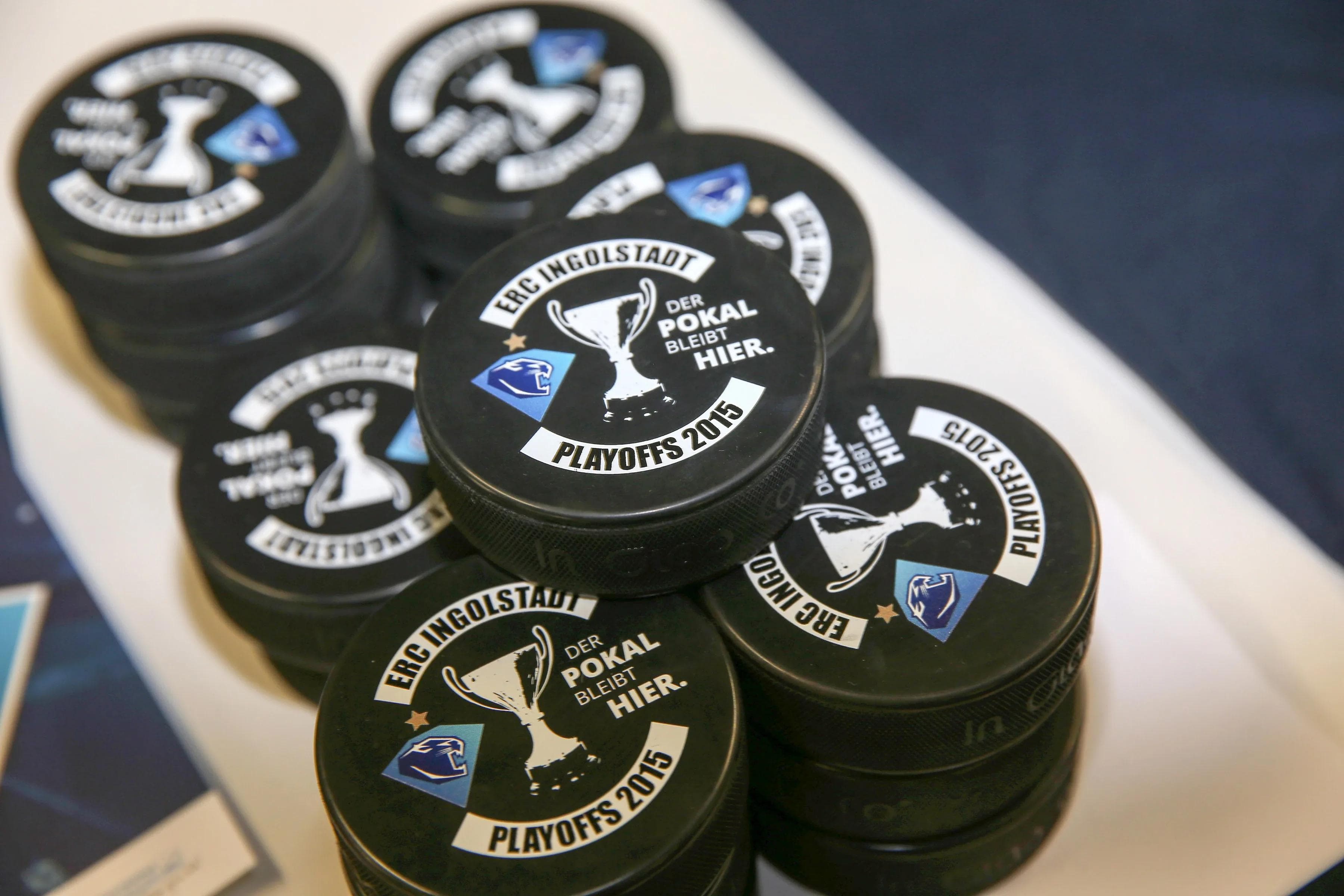 Der Auftakt ins Halbfinale wird für Dauerkartenbesitzer besonders gut: Auf ausgewähltes Merchandise und auf Getränke erhalten sie in der Happy Hour Rabatte. Foto: Stefan Bösl / kbumm.de