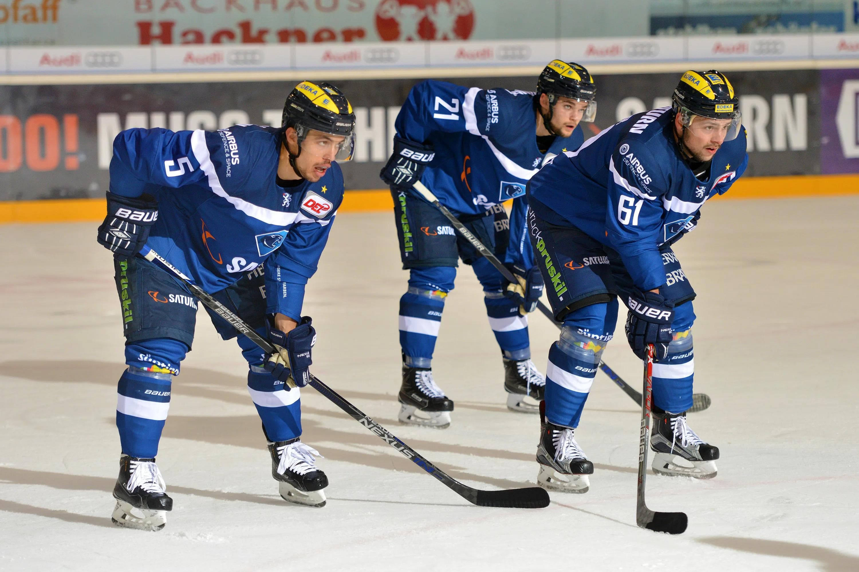 Fabio Wagner (von links), Christoph Kiefersauer und David Elsner freuen sich auf das Duell mit Mannheim. Foto: ST-Foto.de / Johannes TRAUB