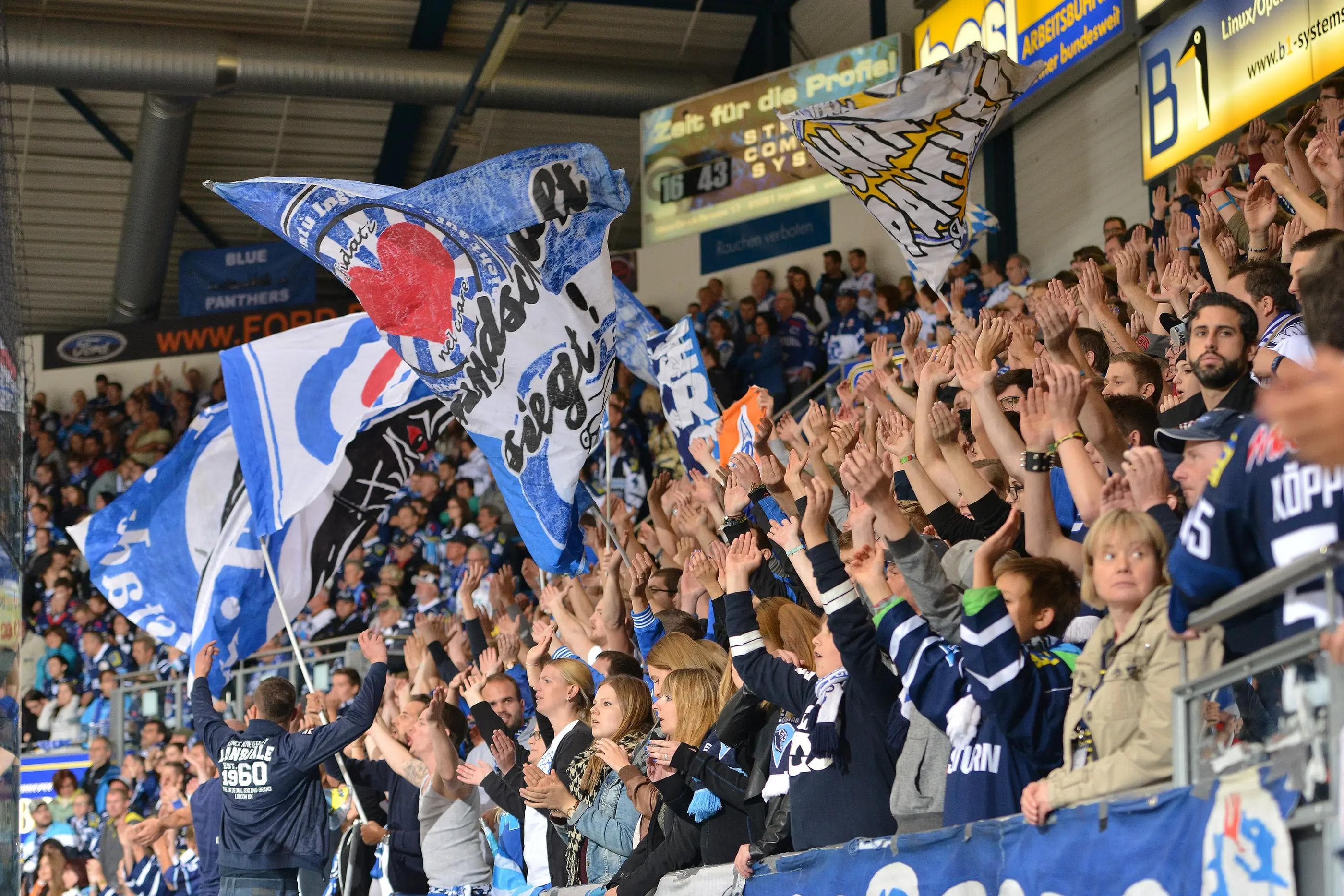 Wer sehnt sich nicht schon wieder Stadionatmosphäre zurück. Sichern Sie sich Ihren Platz in der Saturn-Arena noch heute zum Bestpreis.
Foto: Traub