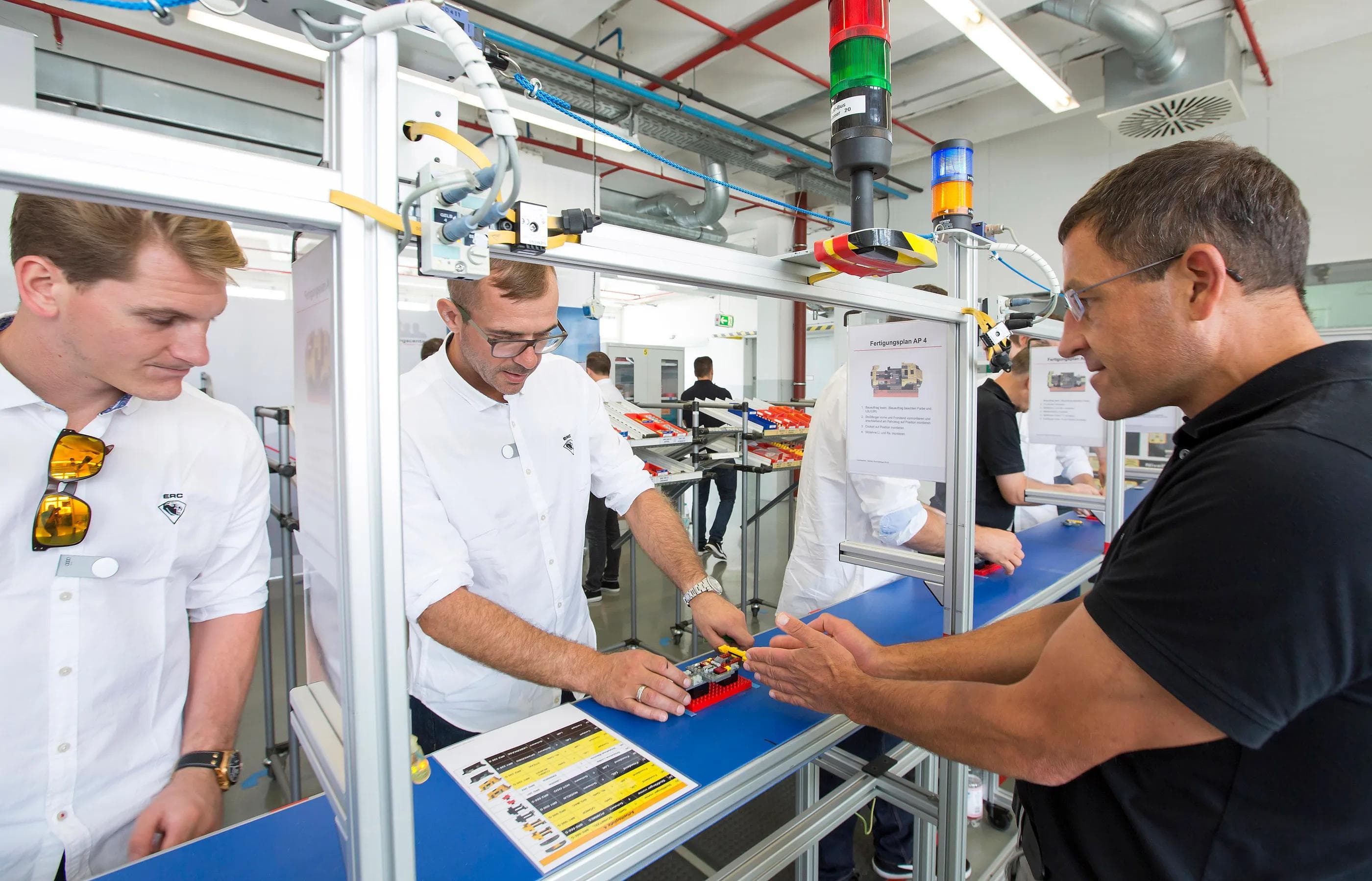 Teambuilding: Neuzugang Laurin Braun gemeinsam mit dem alten Hasen Thomas Greilinger. Foto: Stefan Sauer / Audi
