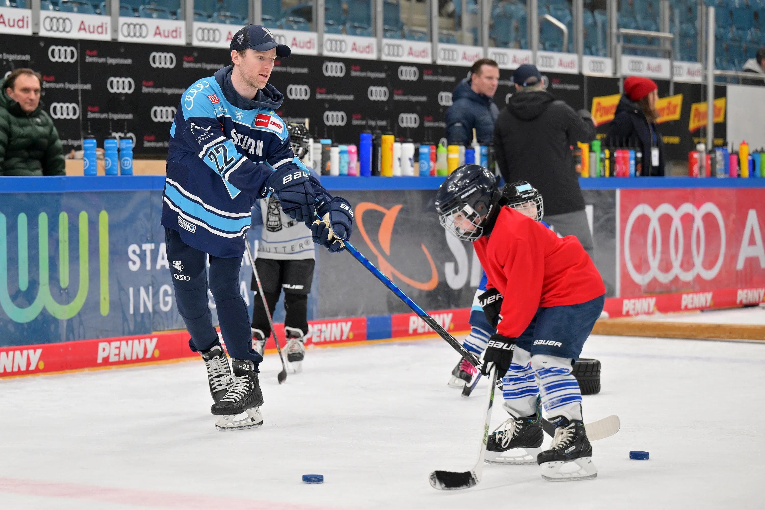 Mat Bodie zockte mit den Kids.
Foto: Johannes Traub/JT-Presse.de
