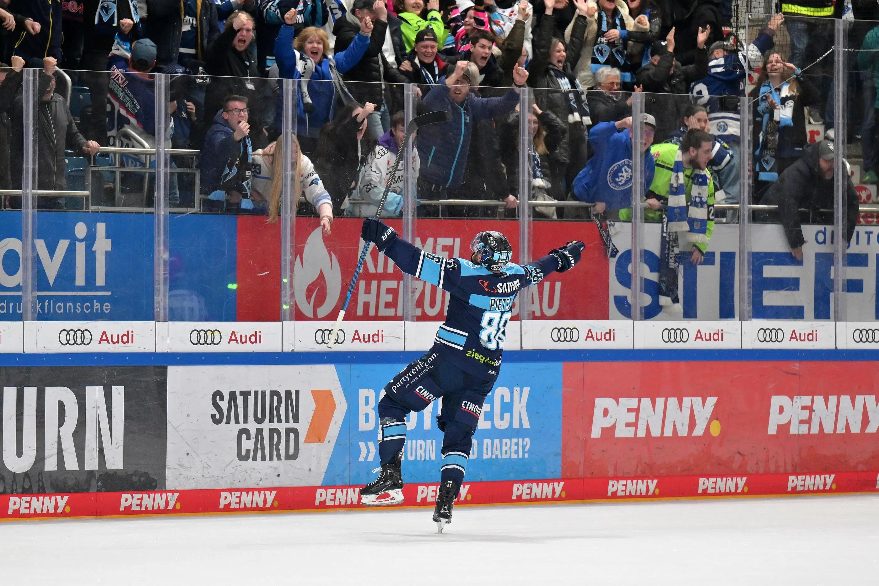Erstmals seit dem emotionalen Overtime-Sieg im Viertelfinale geht es morgen gegen Düsseldorf.
Foto: Johannes Traub/JT-Presse.de