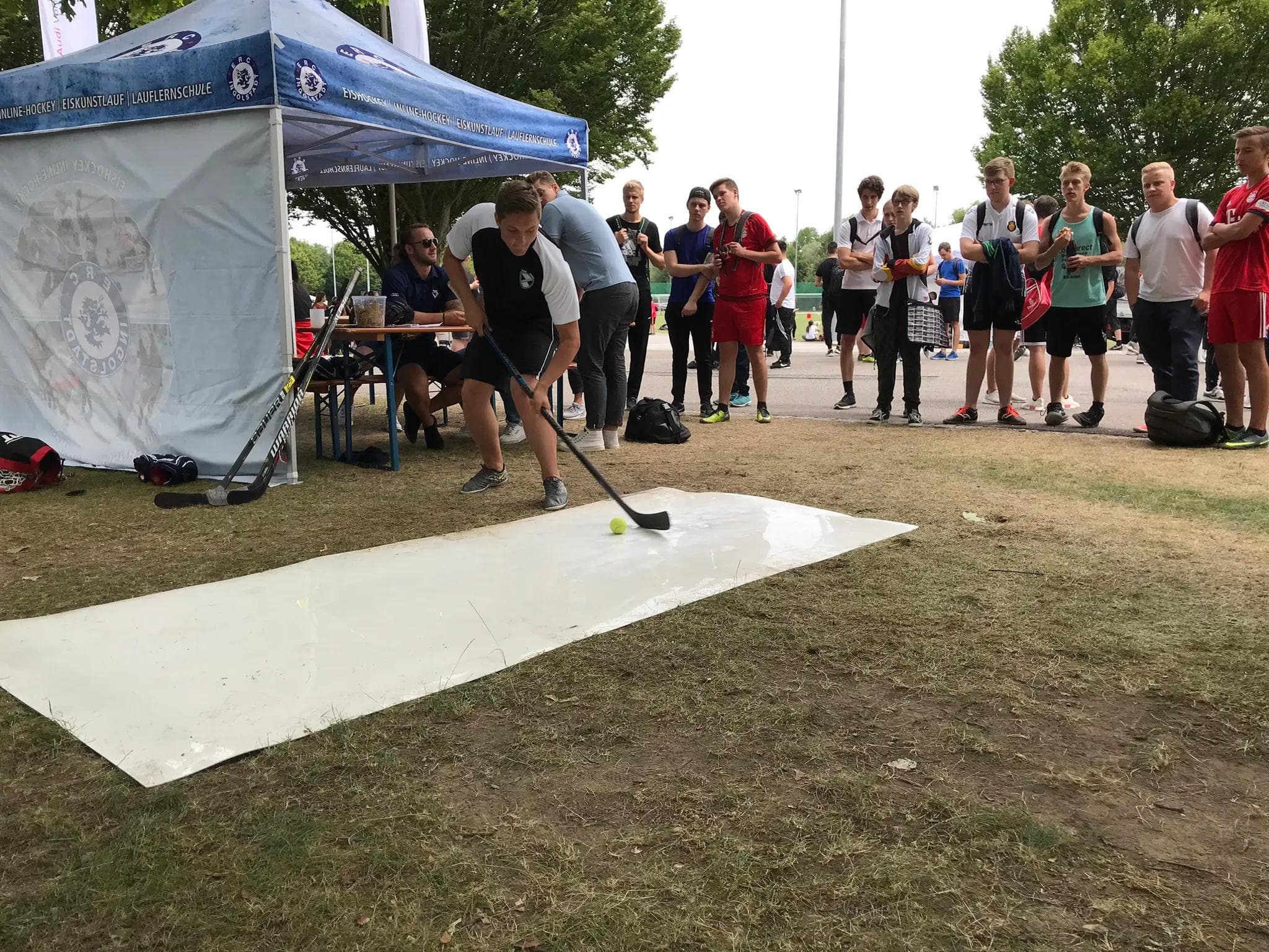 Die Schussanlage des ERC Ingolstadt war eine beliebte Anlaufstelle auf dem Audi Azubi-Sportfest.