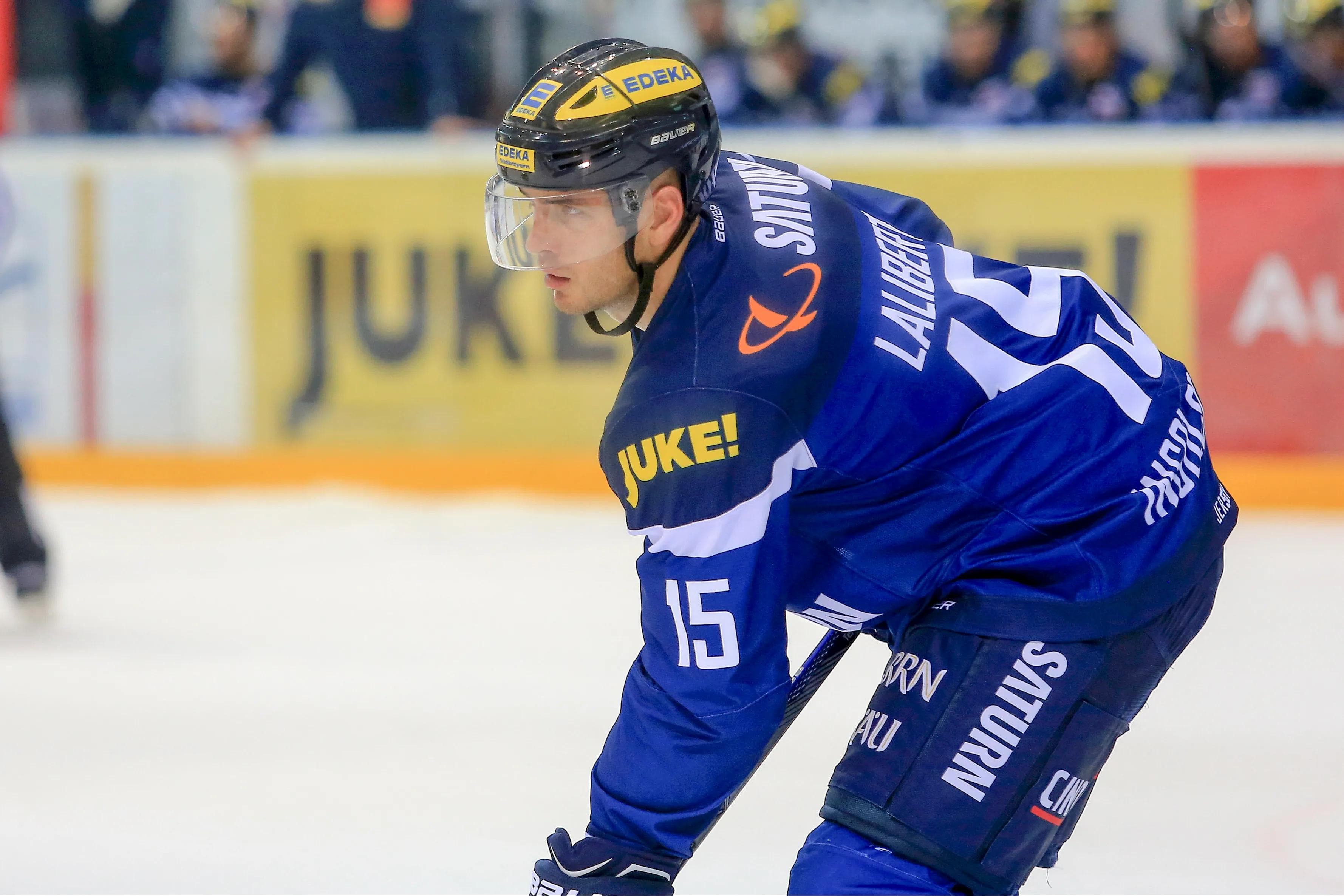 Trikots von John Laliberte & Co. sind ein beliebtes Weihnachtsgeschenk. Foto: Ralf Lüger / kbumm.de
