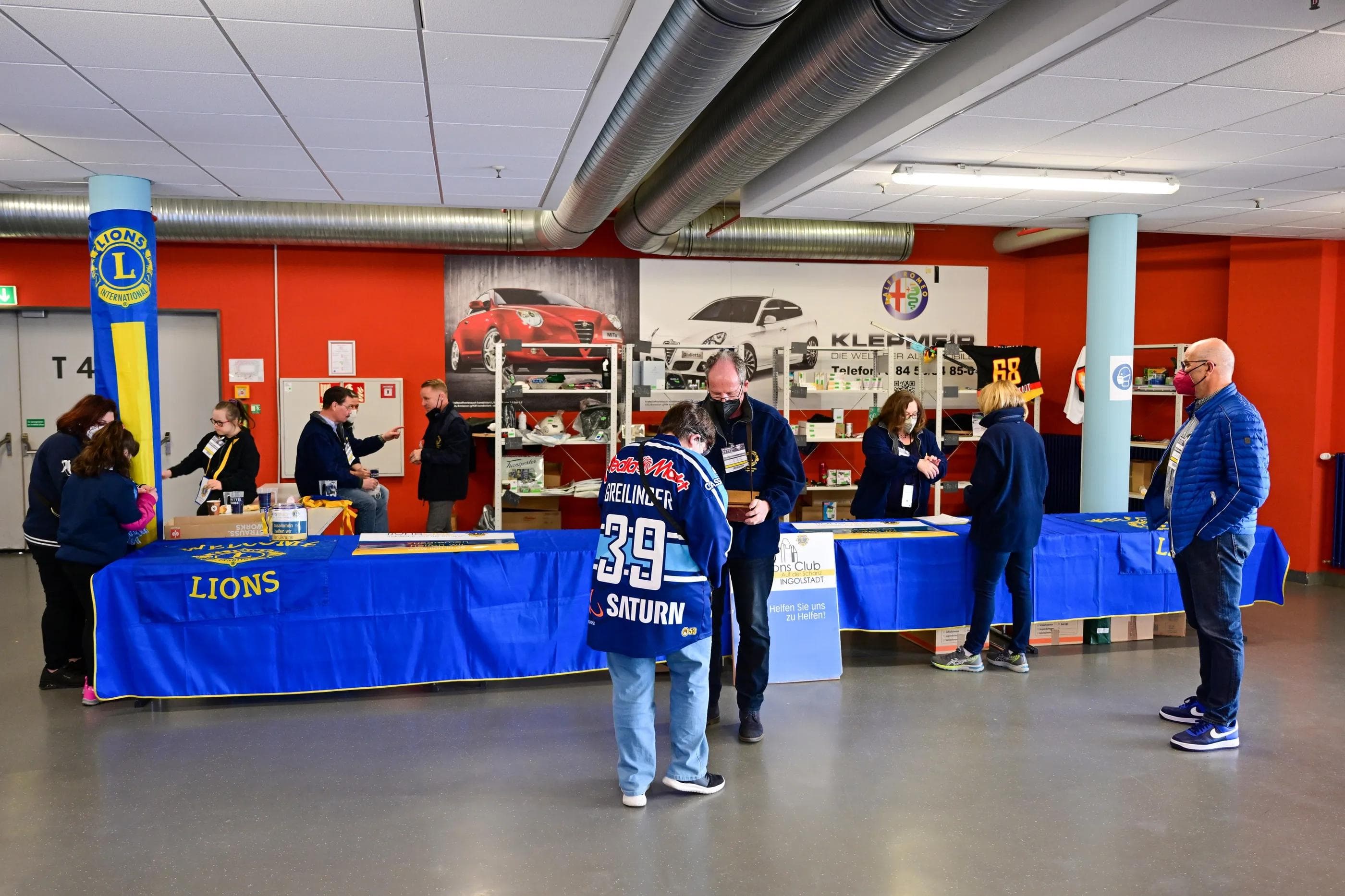 Die Tombola des Lions Club hielt attraktive Presie bereit.
Foto: Johannes Traub/JT-Presse.de