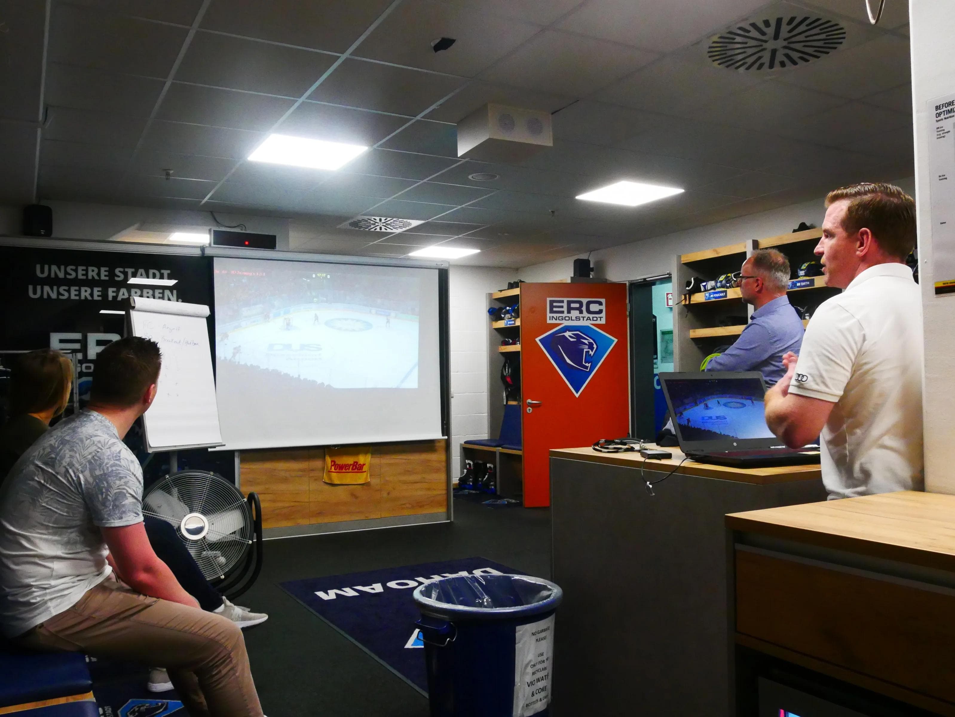 Der erste Preis den wir im diesjährigen Dauerkarten-Gewinnspiel vorstellen, ist die Videoanalyse mit Co-Trainer Tim Regan.