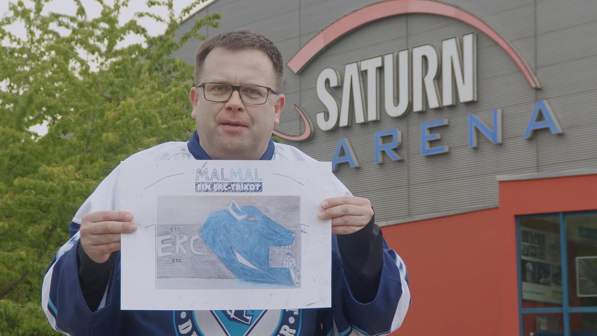 Stadionsprecher Hannes Langer über das BIld von Konrad (8 Jahre): "Der Einlauf durch den Pantherkopf ist immer einer der emotionalen Momente bei unseren Heimspielen."