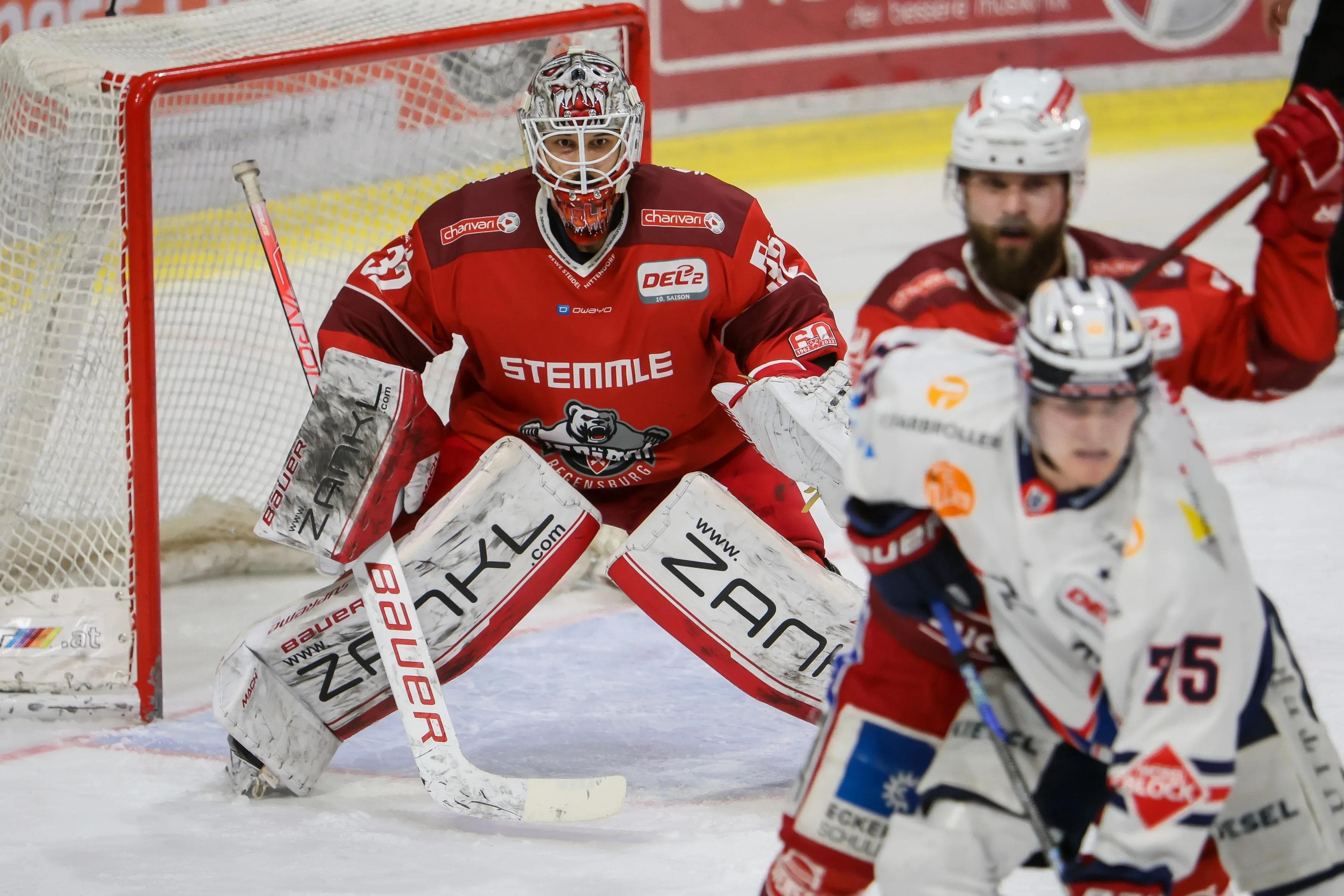 Ab sofort nicht mehr in roten, sondern blau-weißen Trikots: Torhüter Devin Williams.
Foto: Melanie Feldmeier/arSito
